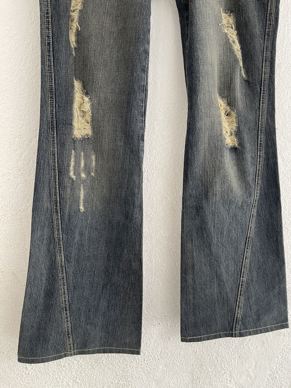 Tornado Mart Tornado Mart Python Detailed Distressed Flared Jeans Size US 35 - 3 Thumbnail