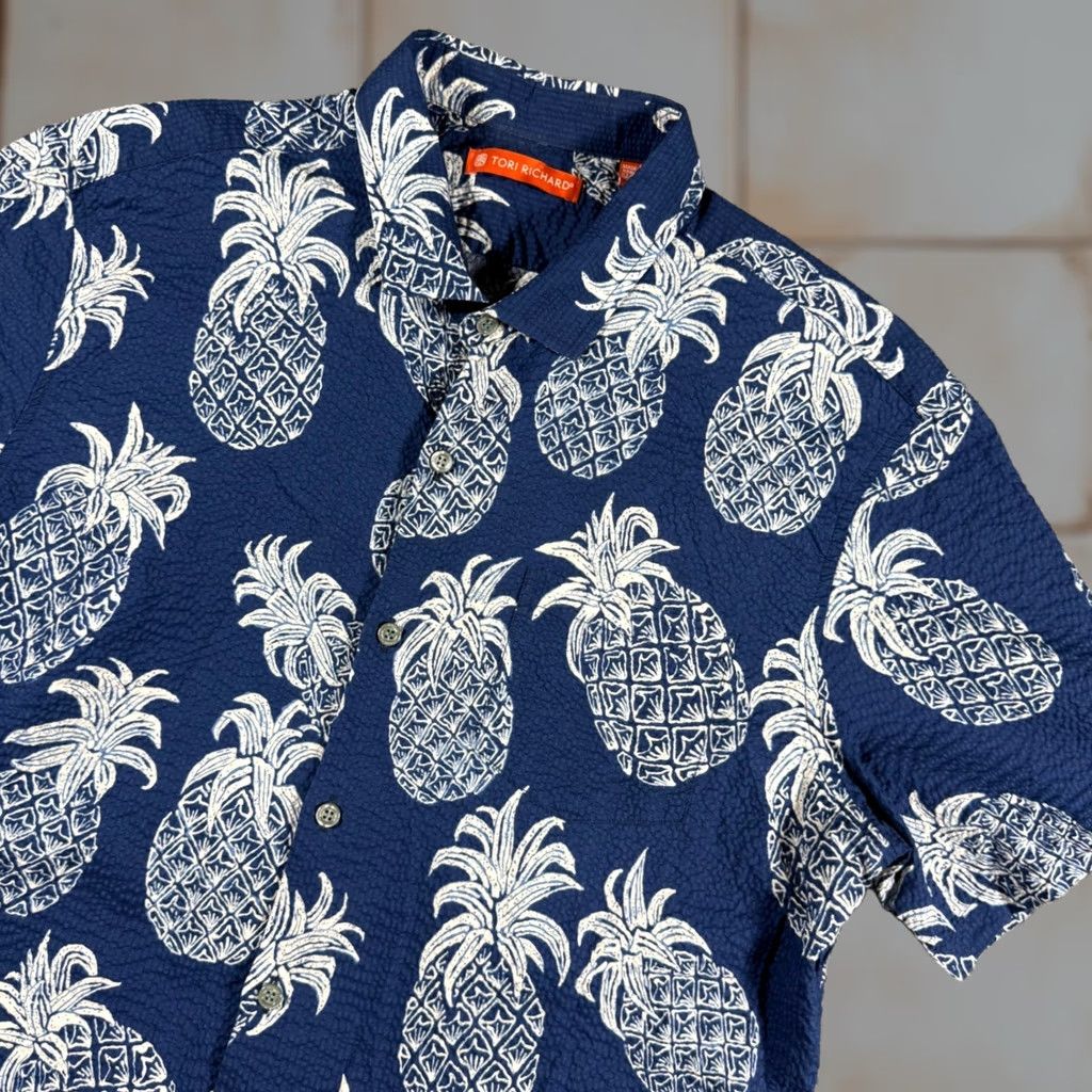 Tori Richard Tori Richard Button-Up Shirt Mens Large Blue Pineapple Puckered Hawaii Seersucker Casual Travel Summer 90s? Size US L / EU 52-54 / 3 - 1 Thumbnail