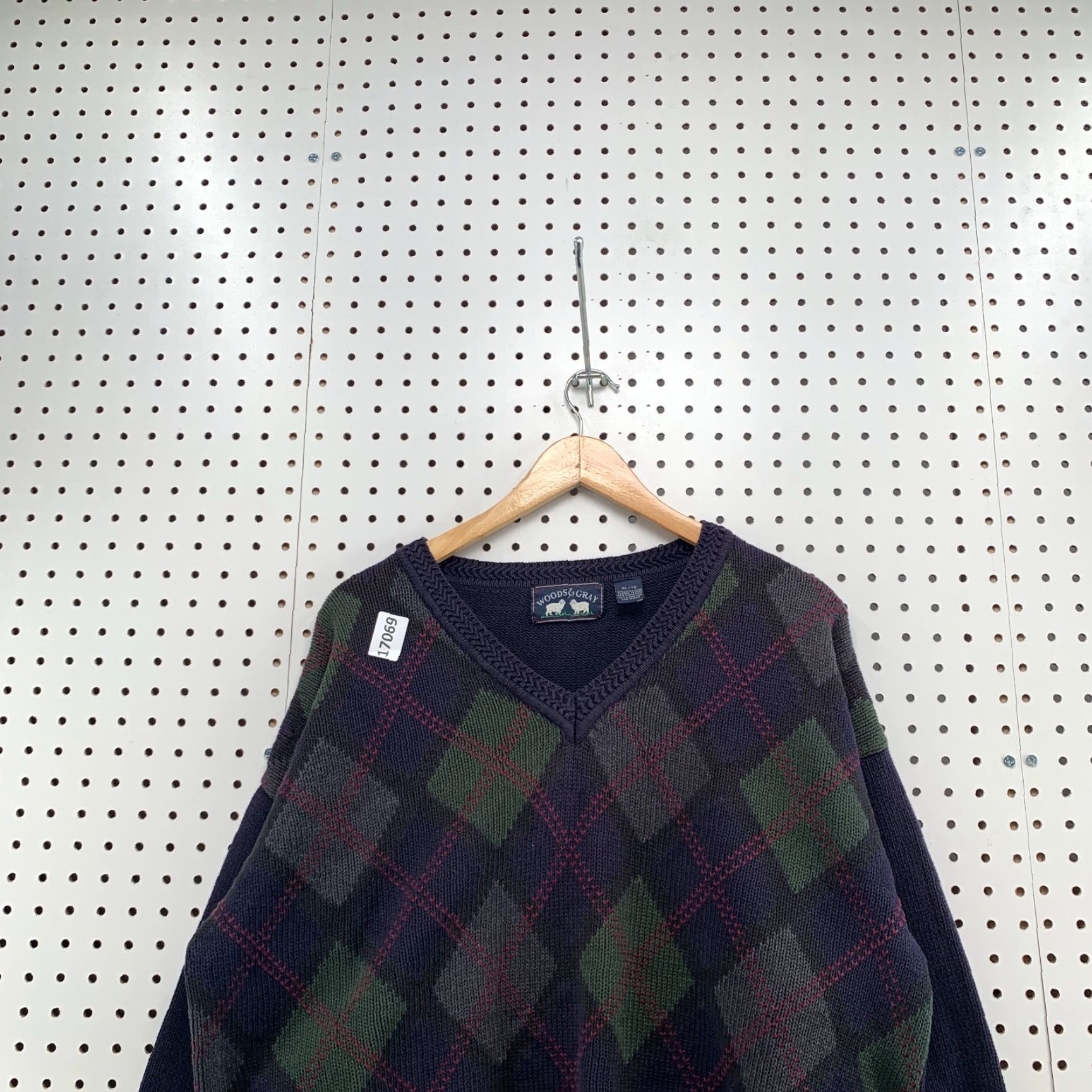 Vintage VINTAGE Woods & Gray Plaid Knit Sweater Mens XL Blue Argyle V-Neck Pullover - Knit Sweater Pattern: Argyle/Diamond Keeps Warm? Size US XL / EU 56 / 4 - 5 Thumbnail