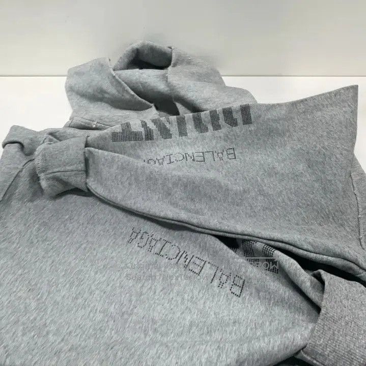 Balenciaga Balenciaga FW23 Gray Letter Print Hoodie. Size US L / EU 52-54 / 3 - 7 Thumbnail