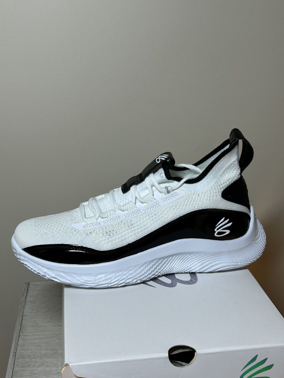 Under Armour Team Curry 8 NM “White Black” Size US 8 / EU 41 - 1 Thumbnail
