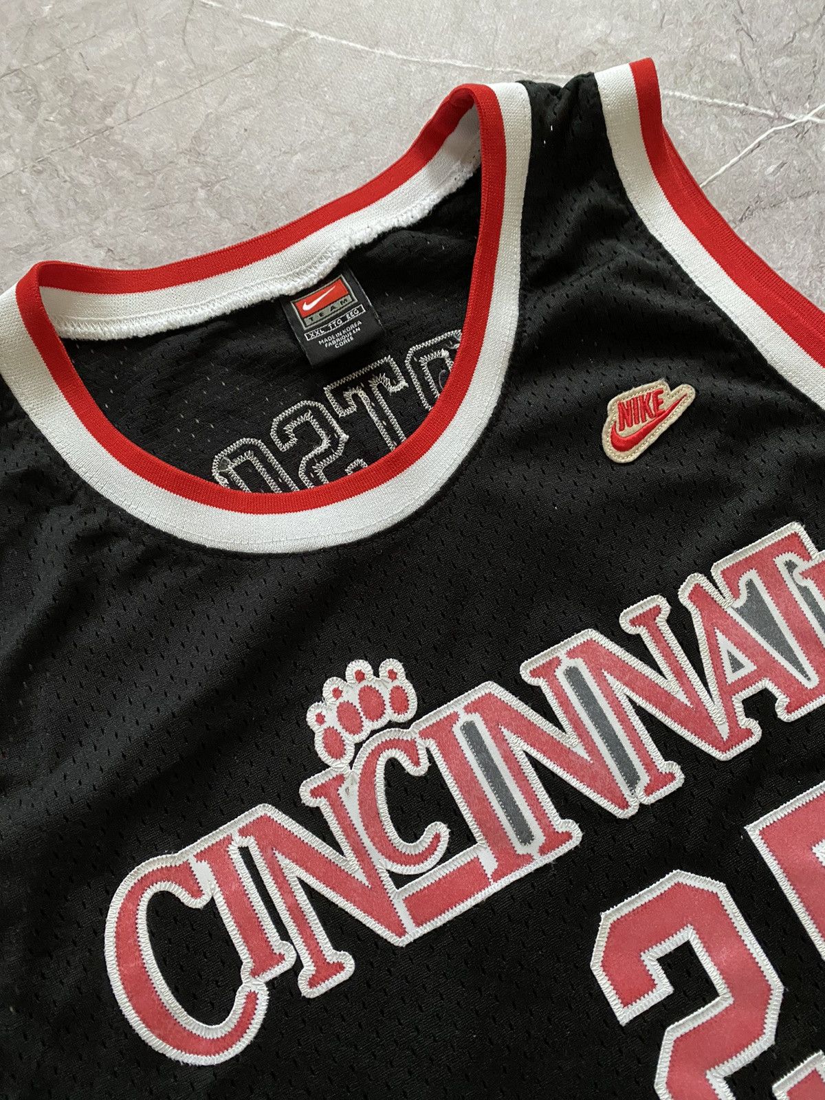 NBA × Nike × Vintage Nike Cincinnati Bearcats Danny Fortson #25 Basketball Jersey Size US XXL / EU 58 / 5 - 6 Thumbnail