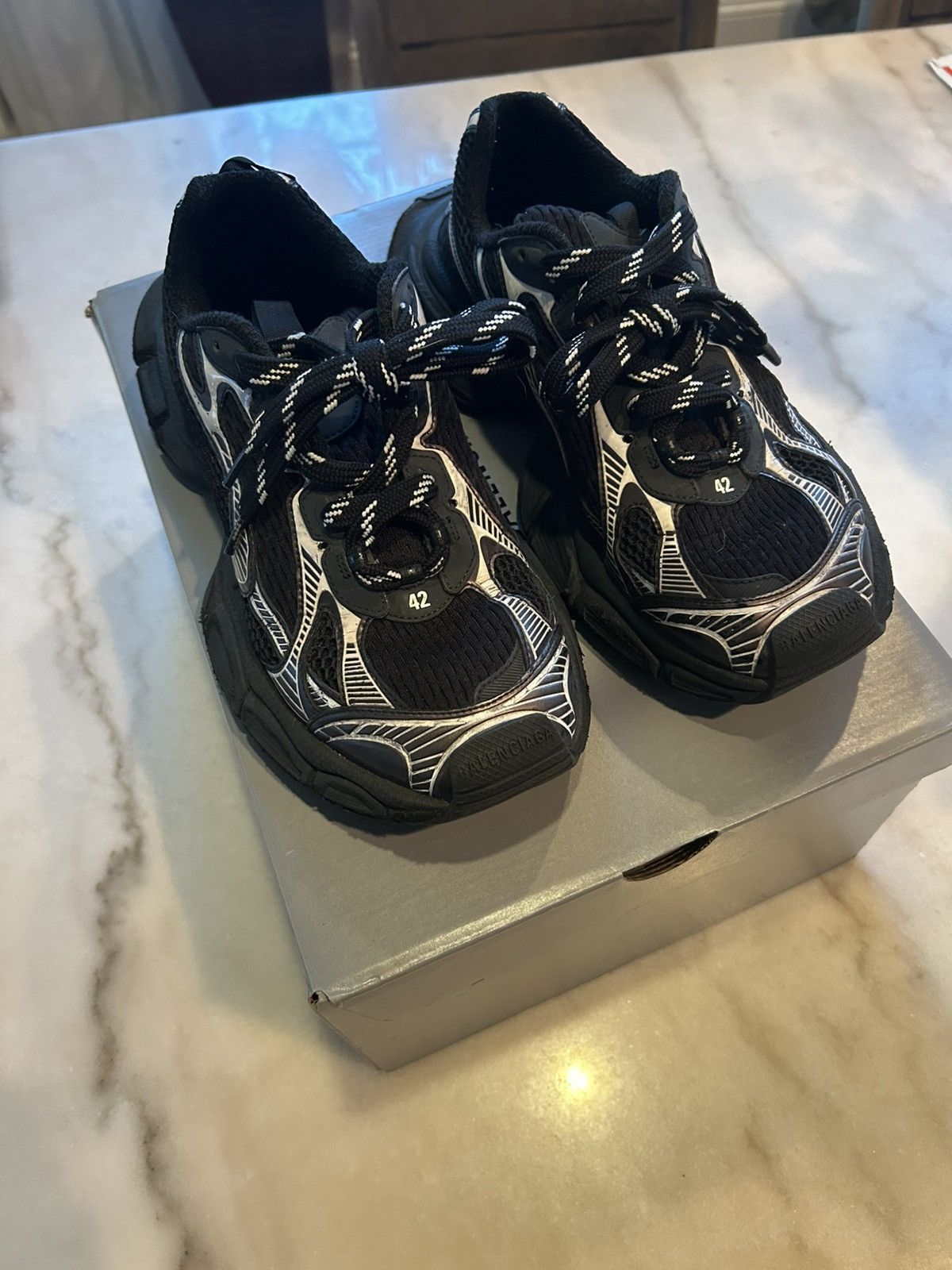 Balenciaga Balenciaga 3xl Black/White Size US 10 / EU 43 - 1 Thumbnail