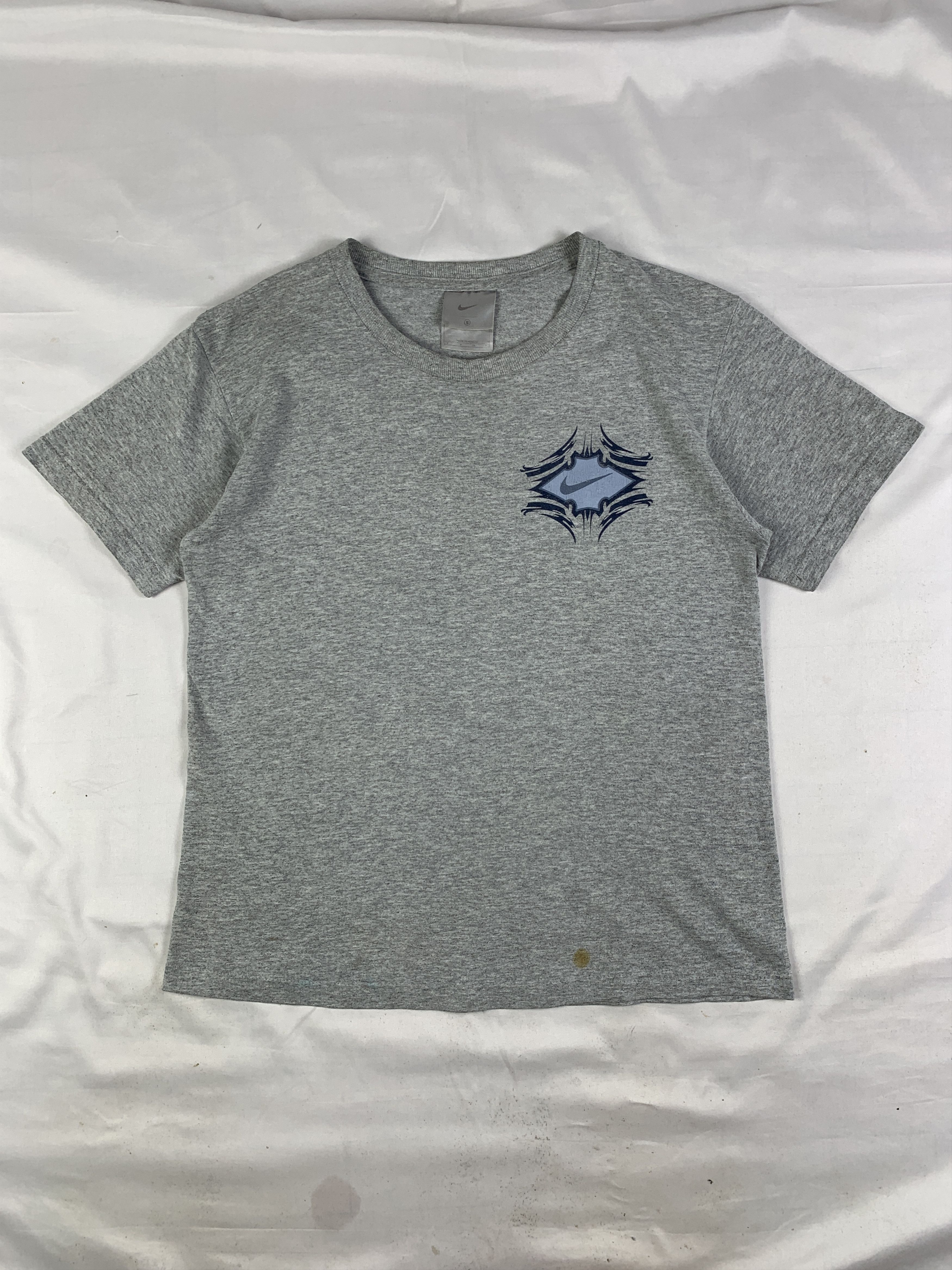 Nike 2000s Nike Gray Tribal Tee (M) Size M / US 6-8 / IT 42-44 - 4 Thumbnail