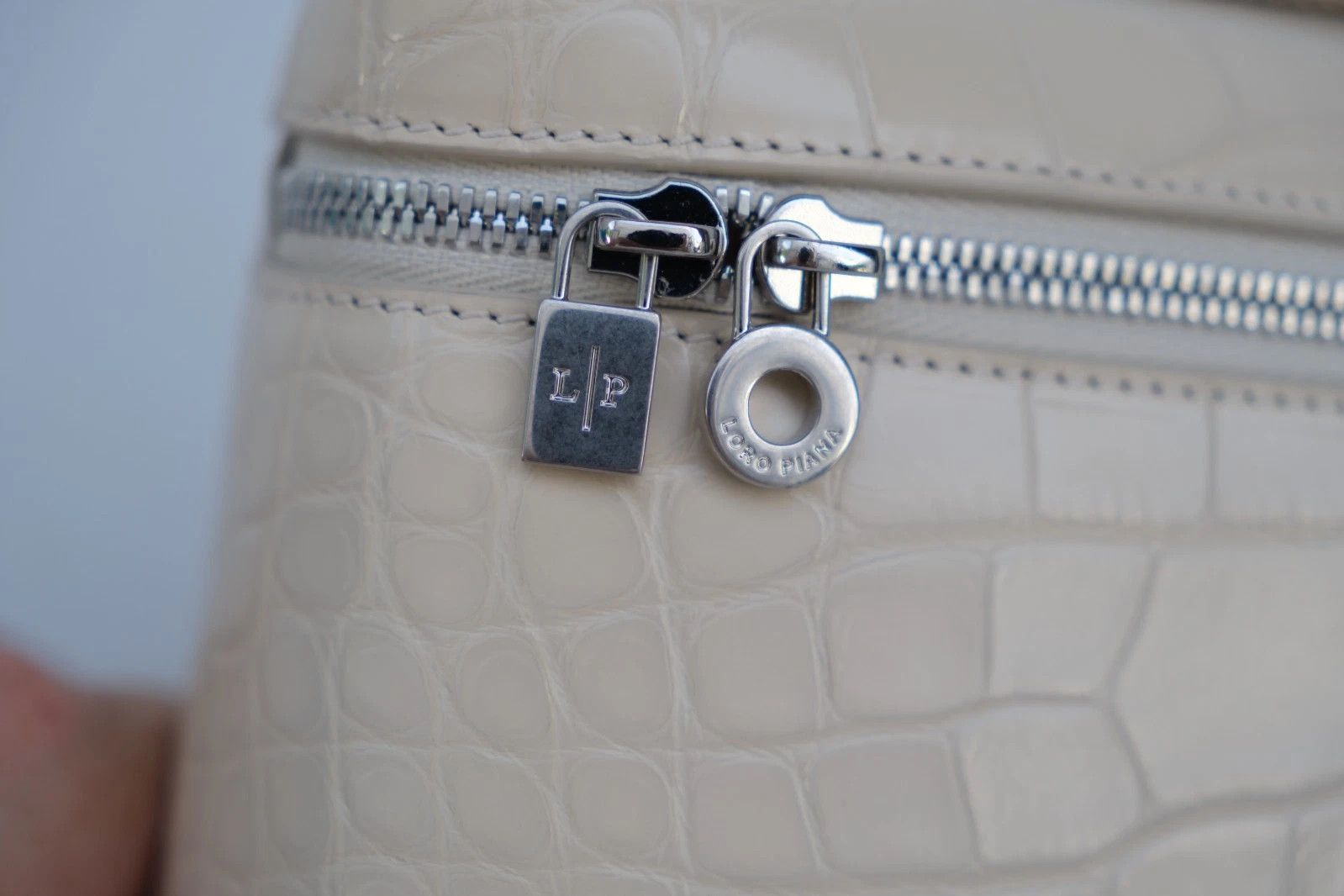 Loro Piana Super Rare Loro Piana Extra Pocket L19 Leather Size ONE SIZE - 4 Thumbnail