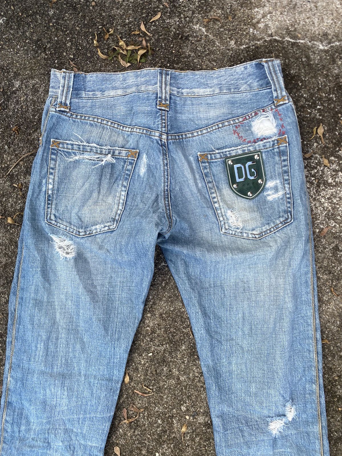 Dolce & Gabbana Dolce & Gabbana distressed light wash denim jeans Size US 32 / EU 48 - 18 Thumbnail