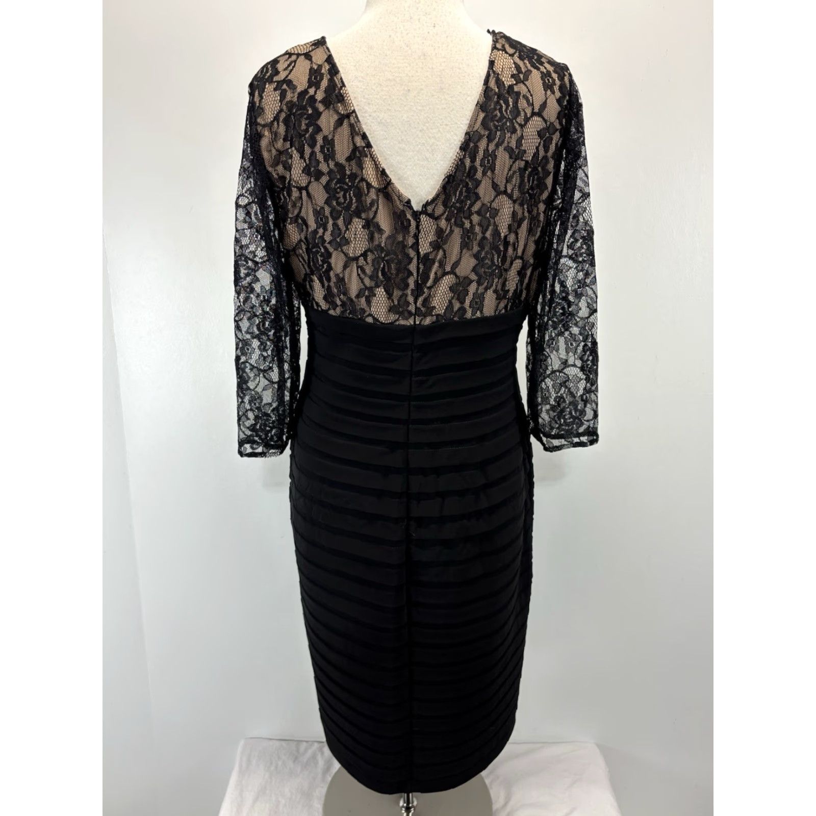 Adrianna Papell Adrianna Papell Dress Women 16 Black Lace Bodice Banded Sheath Lace Sleeves Cocktail Size XXL / US 16-18 / IT 52-54 - 3 Thumbnail