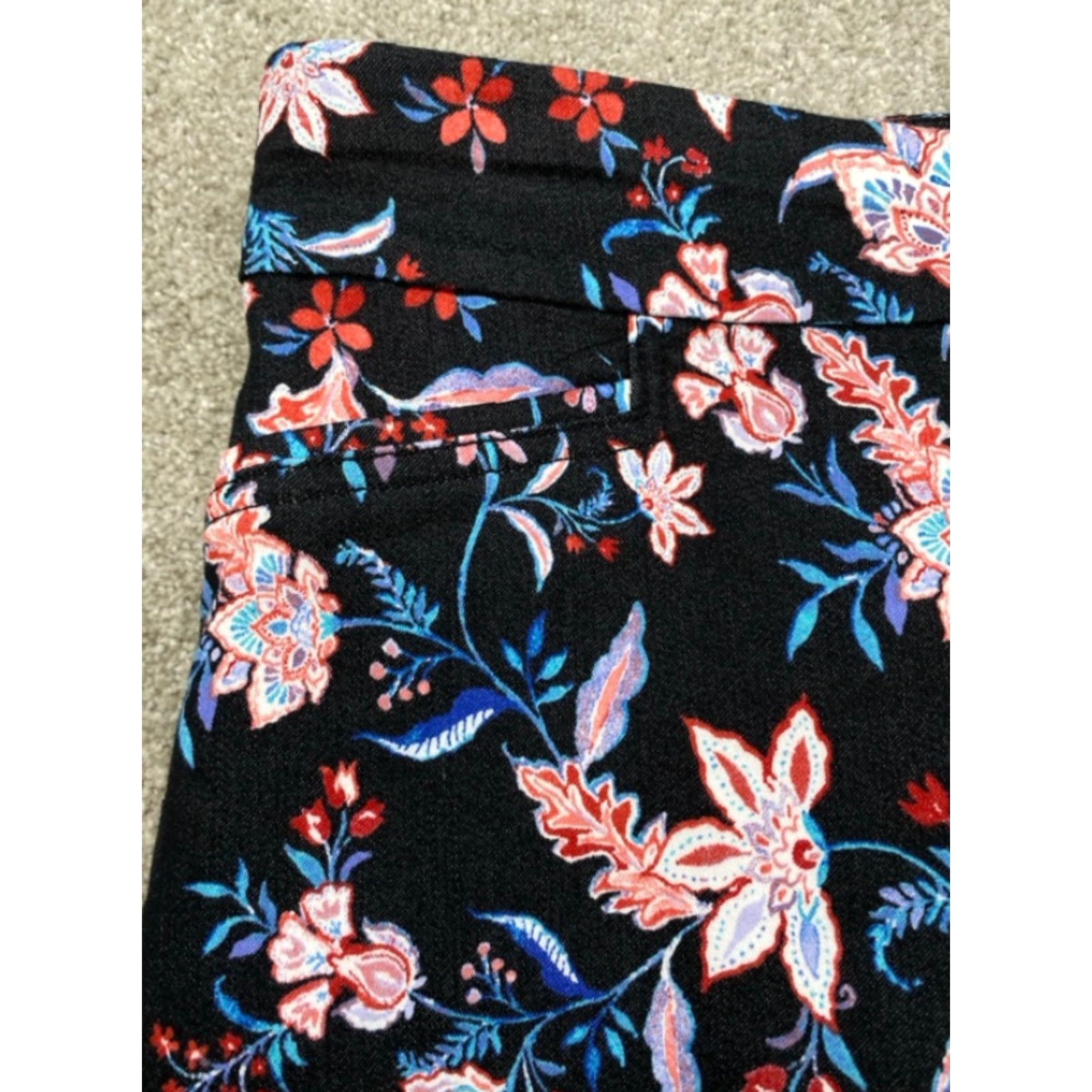 Croft & Barrow Croft & Barrow Skort 6 Reg. Blue Floral Pockets Stretch Golf Tennis Pickleball Skort Women Adult 6 Multicolor Clothing Size 28" / US 6 / IT 42 - 2 Thumbnail