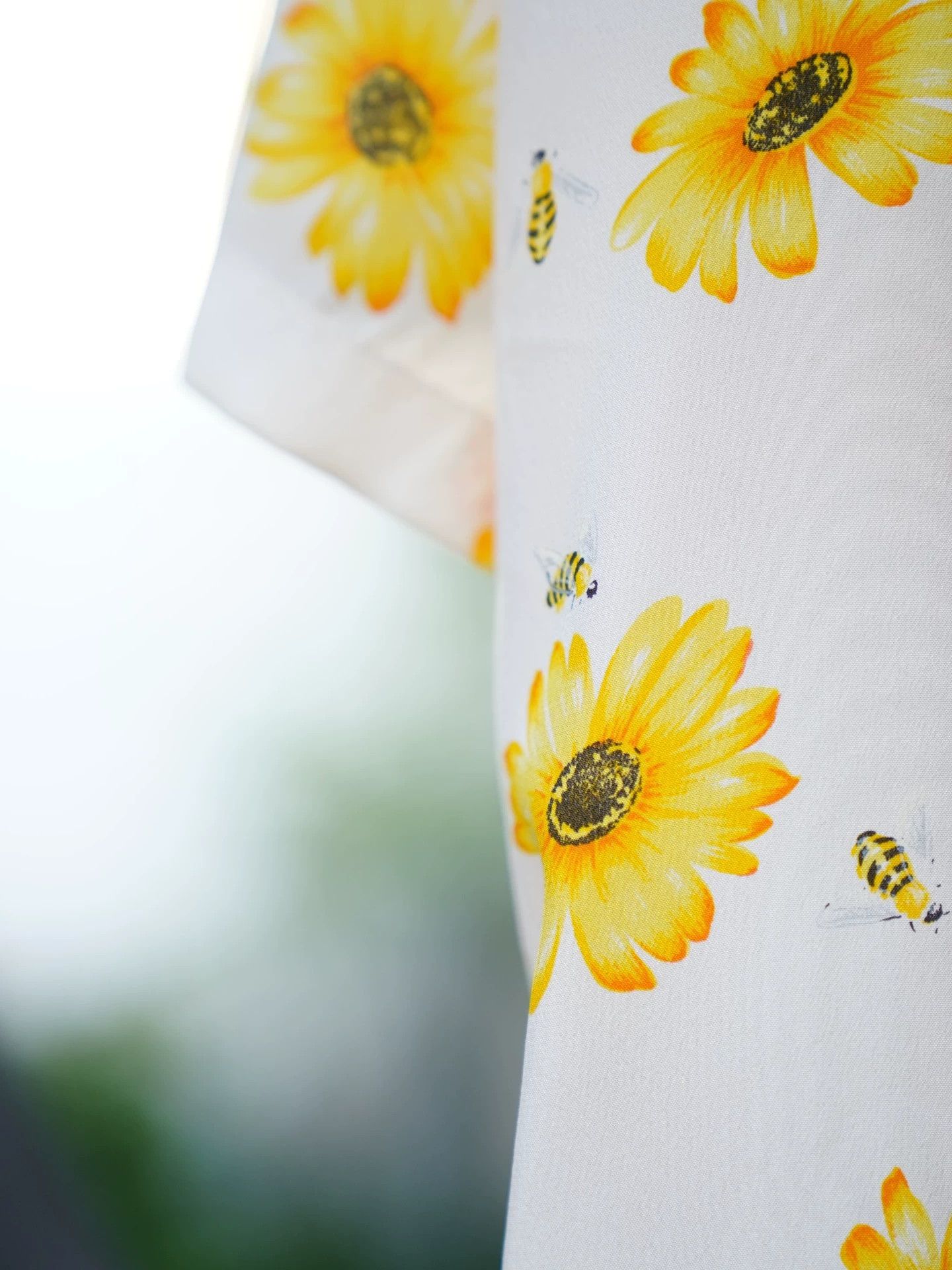 Escada ESCADA Vintage Yellow Daisy & Bee Oversized 38 Short Shirt Size XS / US 0-2 / IT 36-38 - 9 Thumbnail
