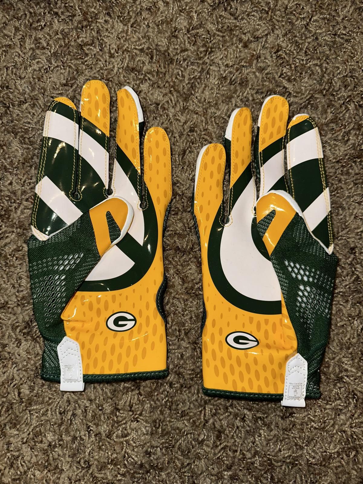 Nike Nike NFL Green Bay Packers Vapor Knit On Field Football Gloves Size ONE SIZE - 6 Thumbnail