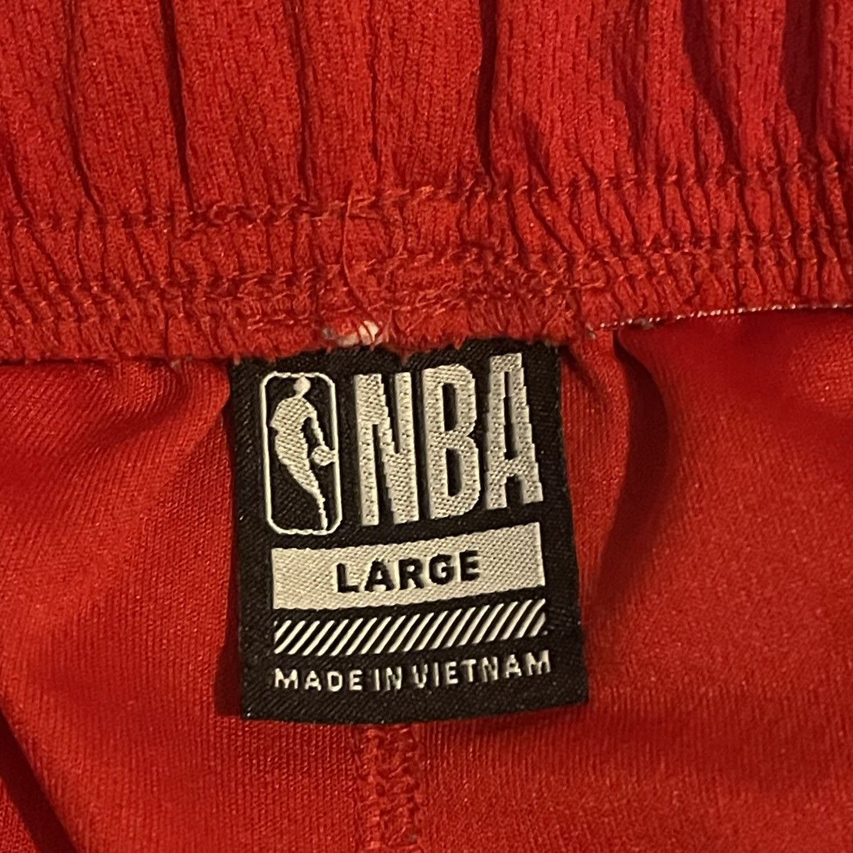 NBA NBA Basketball Mens Red Mesh Athletic Shorts Size Large Size US 32 / EU 48 - 3 Thumbnail