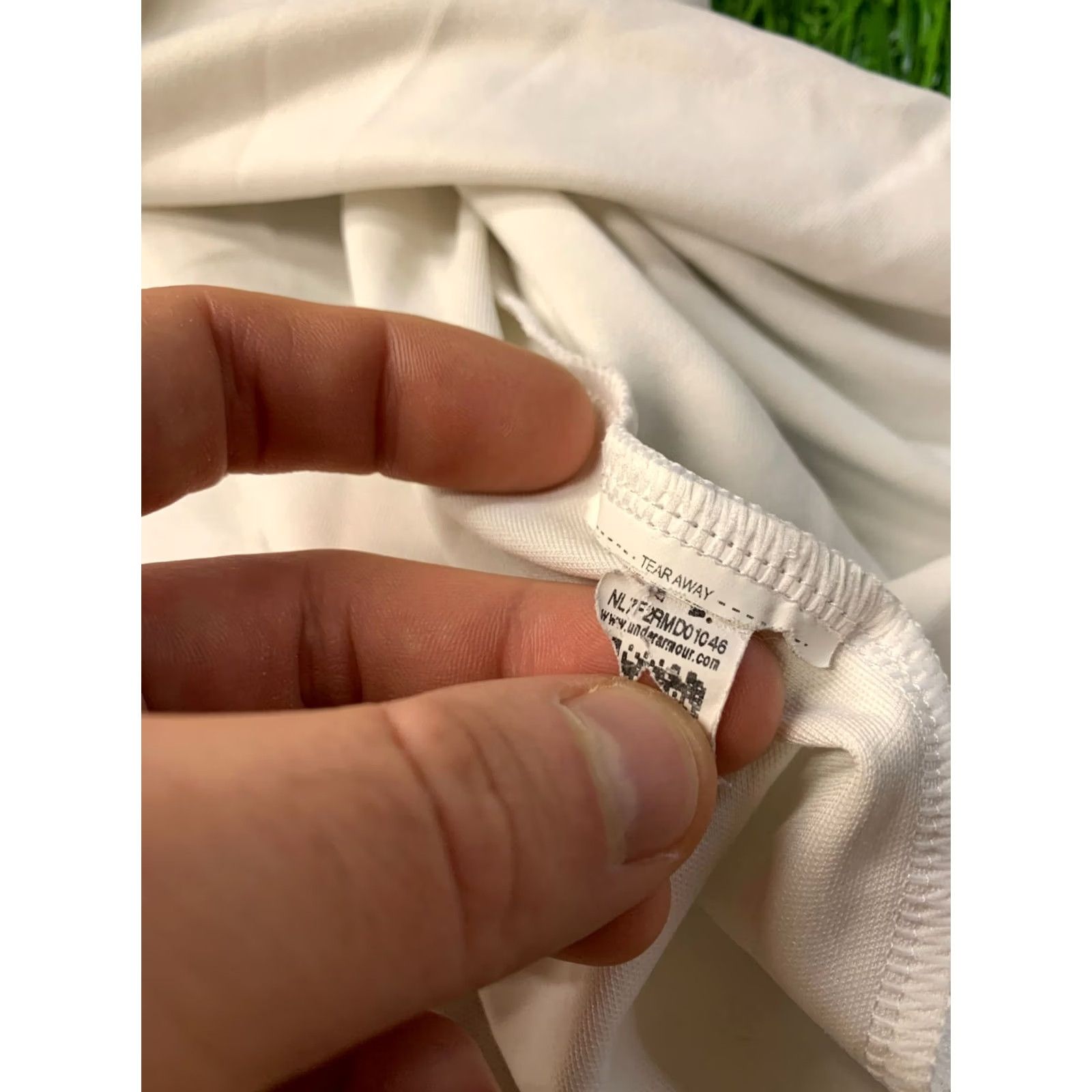 Under Armour UNDER ARMOUR HEATGEAR POLO SHIRT MEN L White Classic Short Sleeve Weather: Summer Size US L / EU 52-54 / 3 - 6 Thumbnail