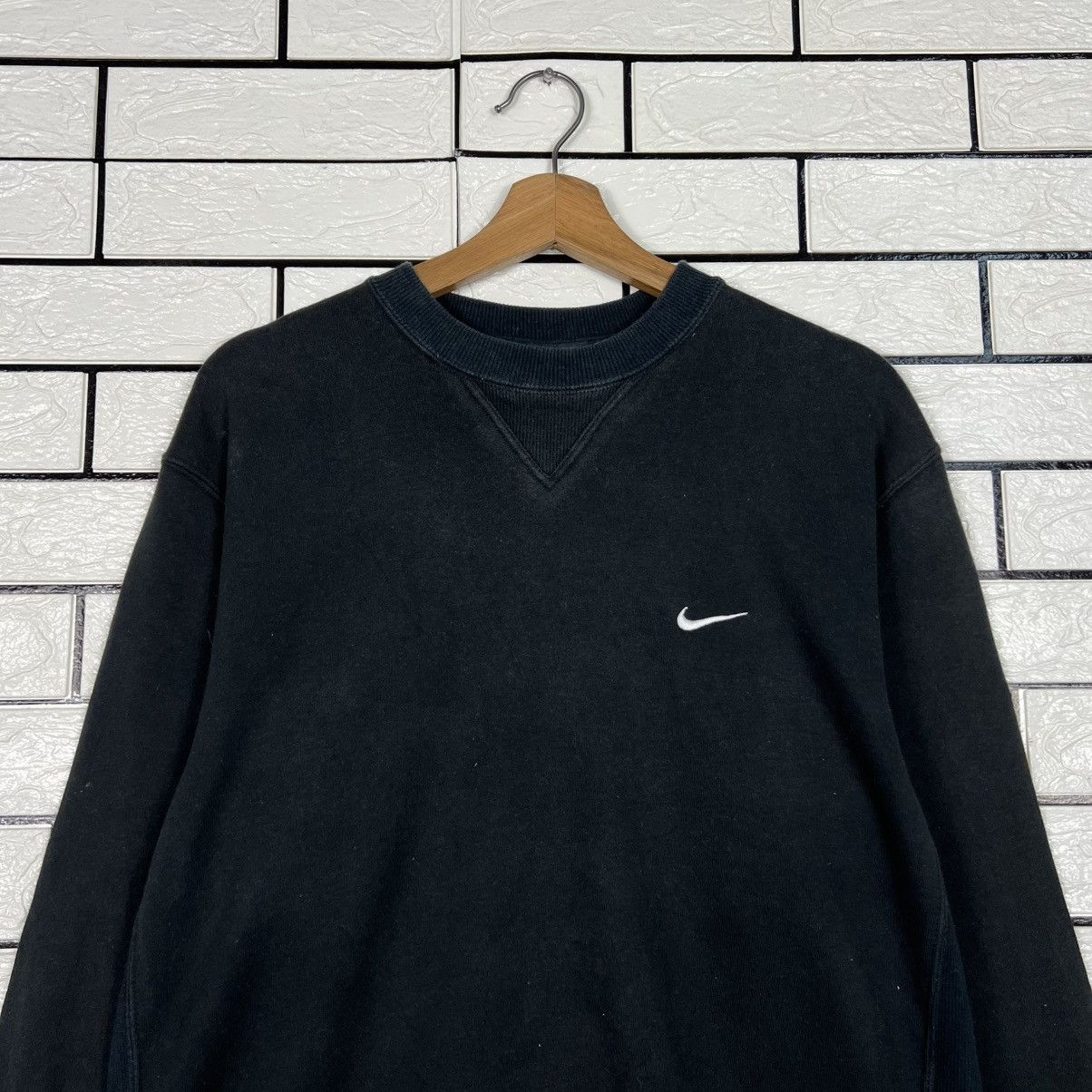 Nike NIKE Embroidered Small Logo Crewneck Sweatshirt #3995-C182 Size US M / EU 48-50 / 2 - 2 Thumbnail