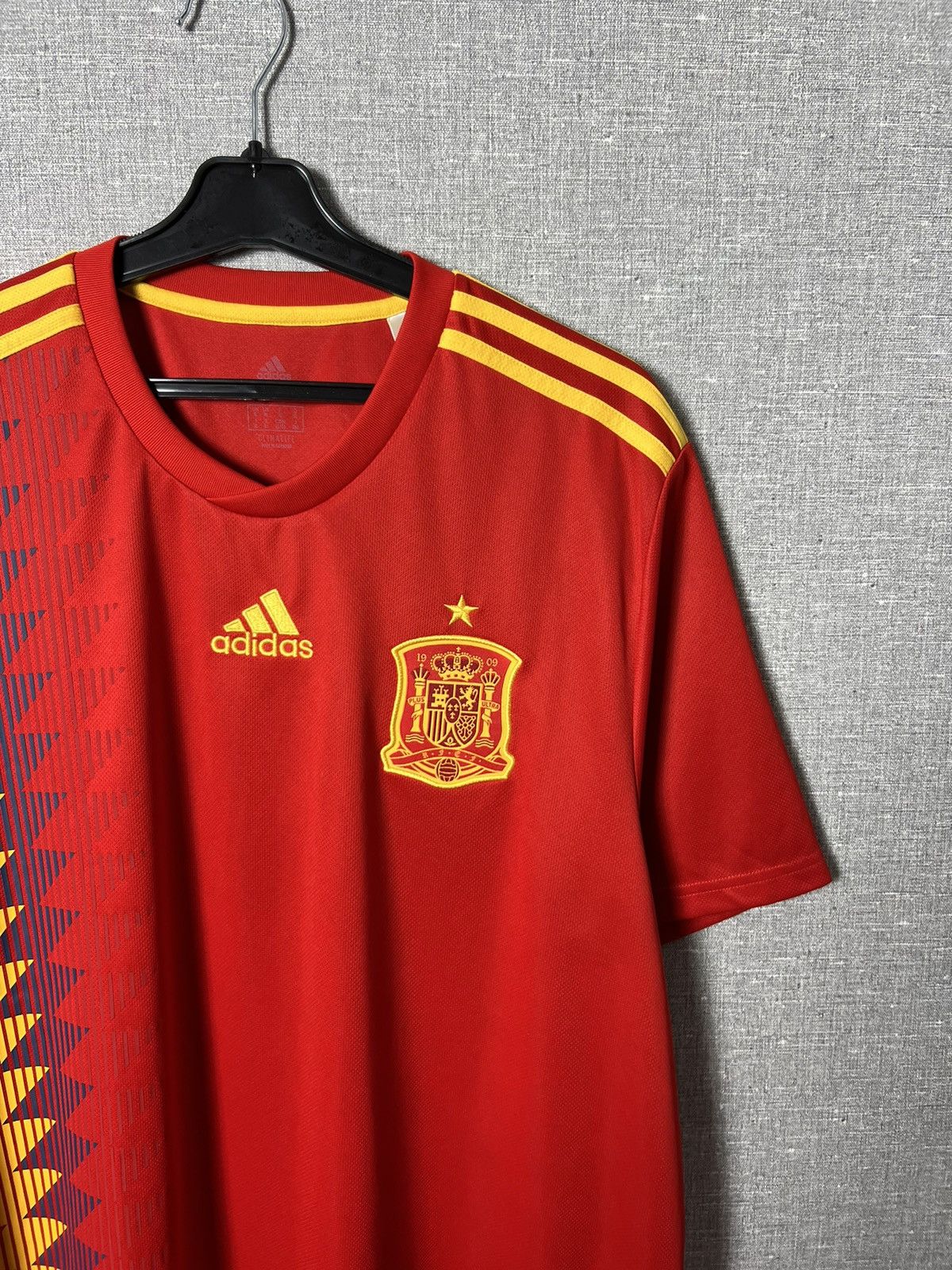 Adidas ADIDAS SPAIN NATIONAL TEAM 2017 / 2018 HOME FOOTBALL JERSEY Size US XL / EU 56 / 4 - 4 Thumbnail