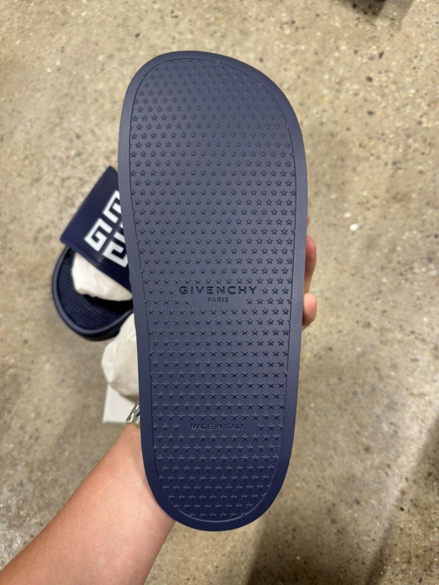 Givenchy Pool Slides NEW 600$