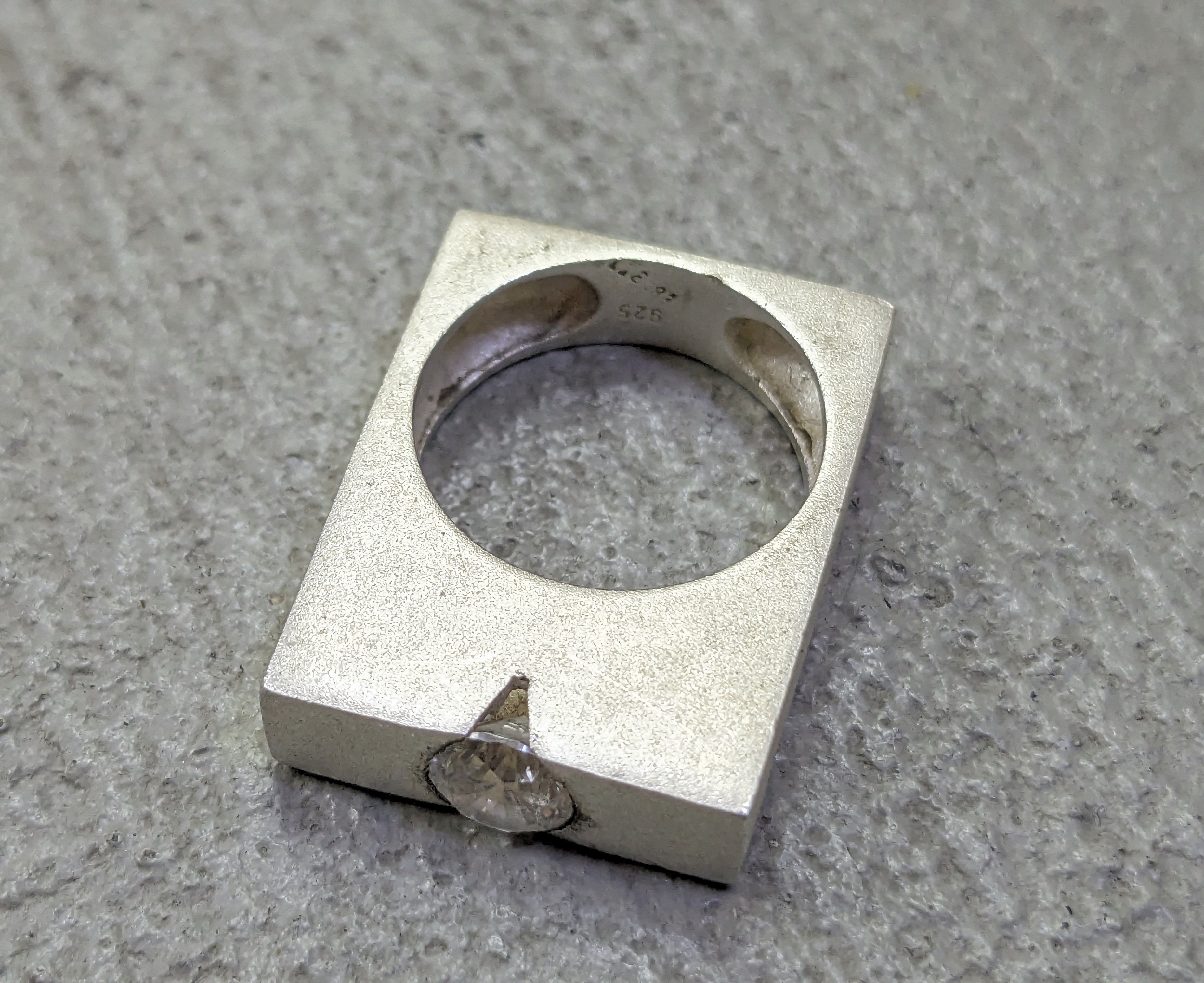 Jewelry Vintage Sterling Silver Ring 7 Modern Contemporary CZ Size ONE SIZE - 7 Thumbnail