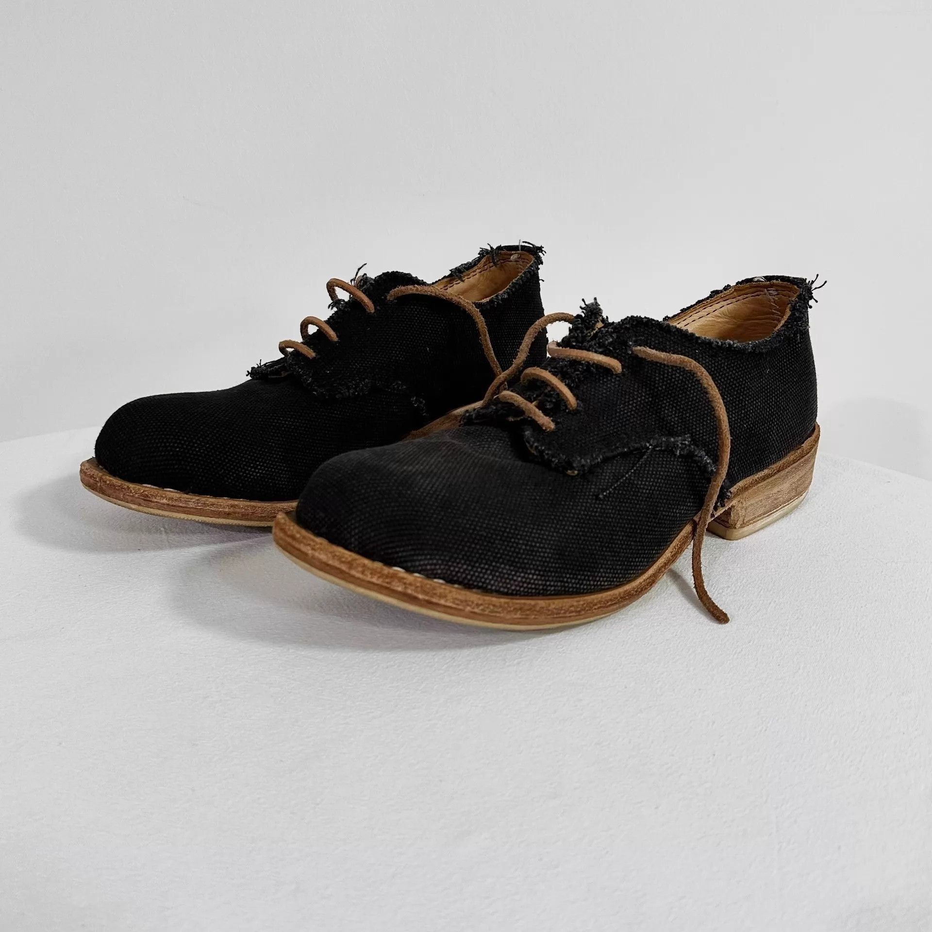 P.R. Patterson Black Low Top Lace-Up Shoes Size 7 Size US 7 / EU 40 - 1 Thumbnail