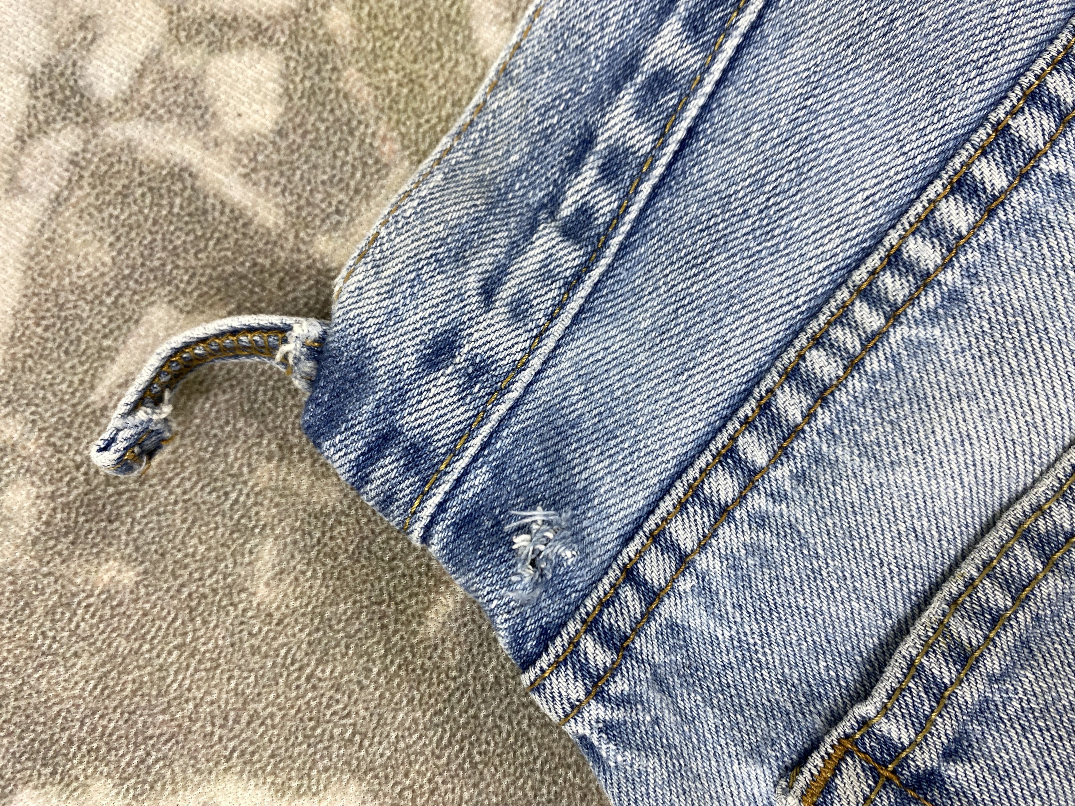 Levi's Vintage Levi's 560 Light Wash Denim 34 x 29 -JN500 Size US 34 / EU 50 - 14 Thumbnail