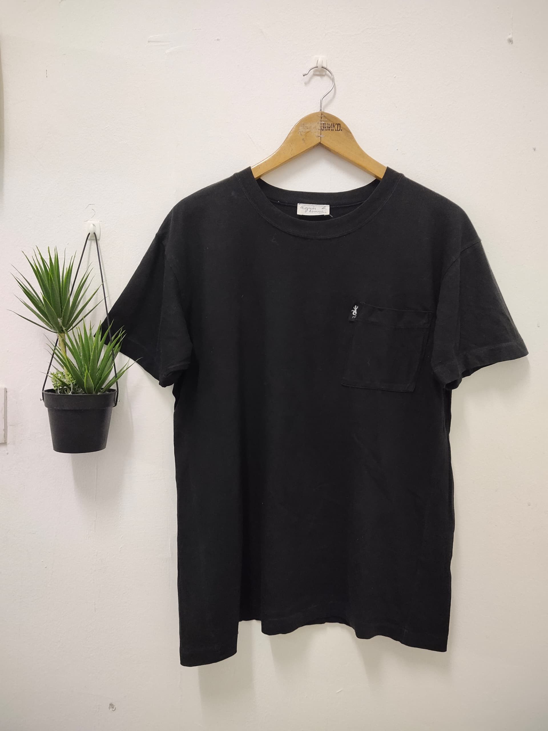 agnes b. Vintage 90s Agnes B. plain pocket single logo black t shirt Size US L / EU 52-54 / 3 - 1 Thumbnail