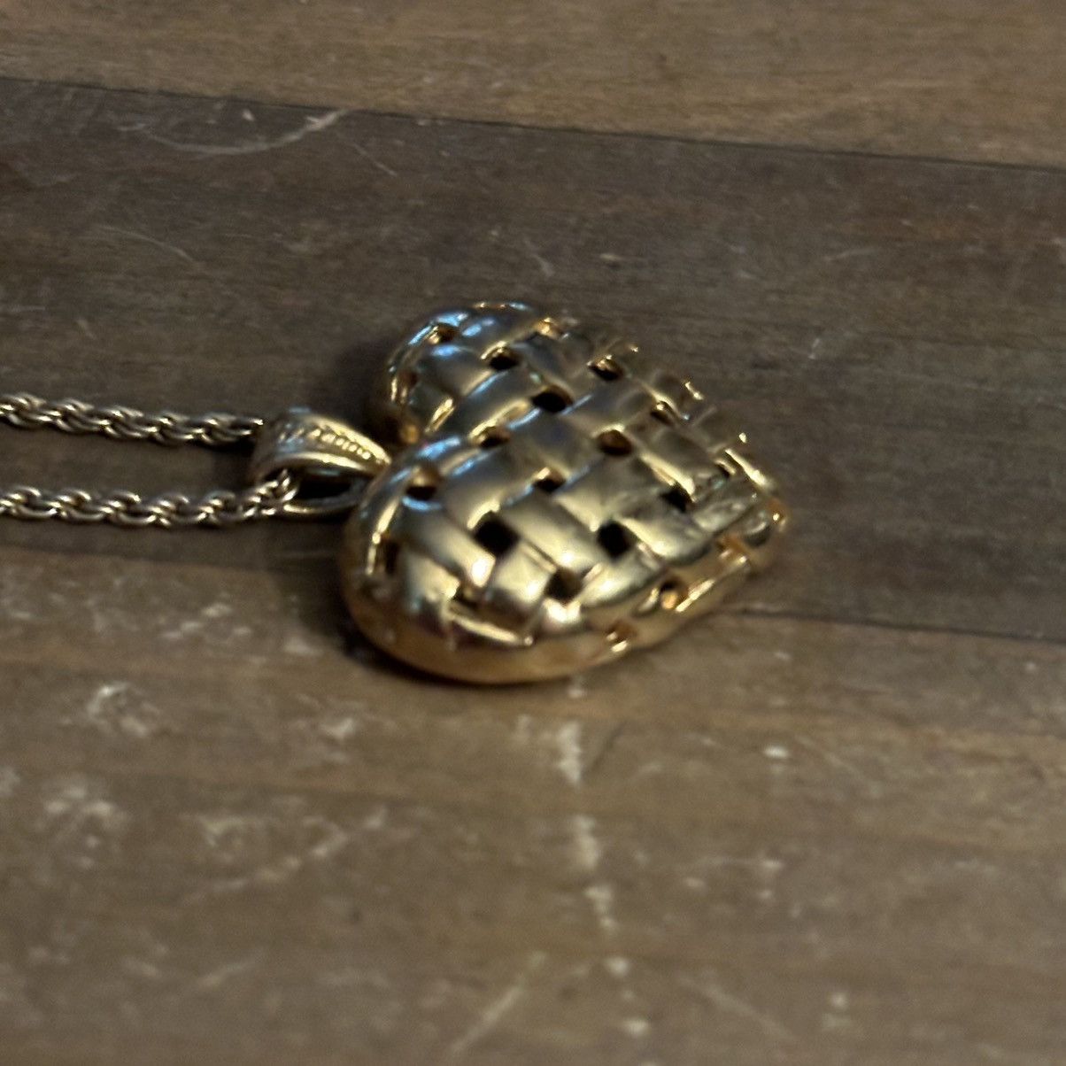 Other Gold tone puffed basketweave heart pendant necklace Size ONE SIZE - 3 Thumbnail