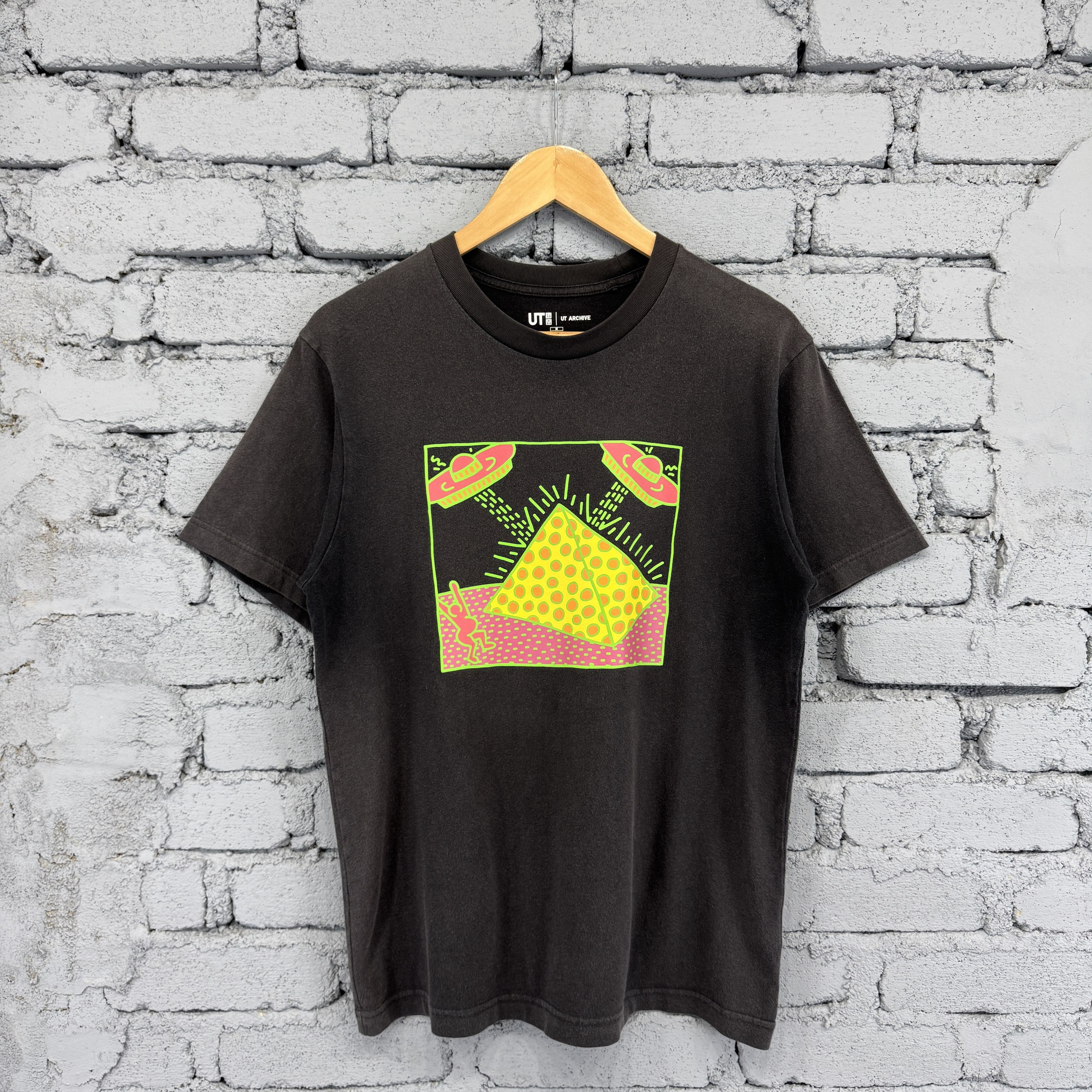 Uniqlo Uniqlo UT Archive Keith Haring UFO Flying Saucer Sunfaded Size US M / EU 48-50 / 2 - 1 Thumbnail