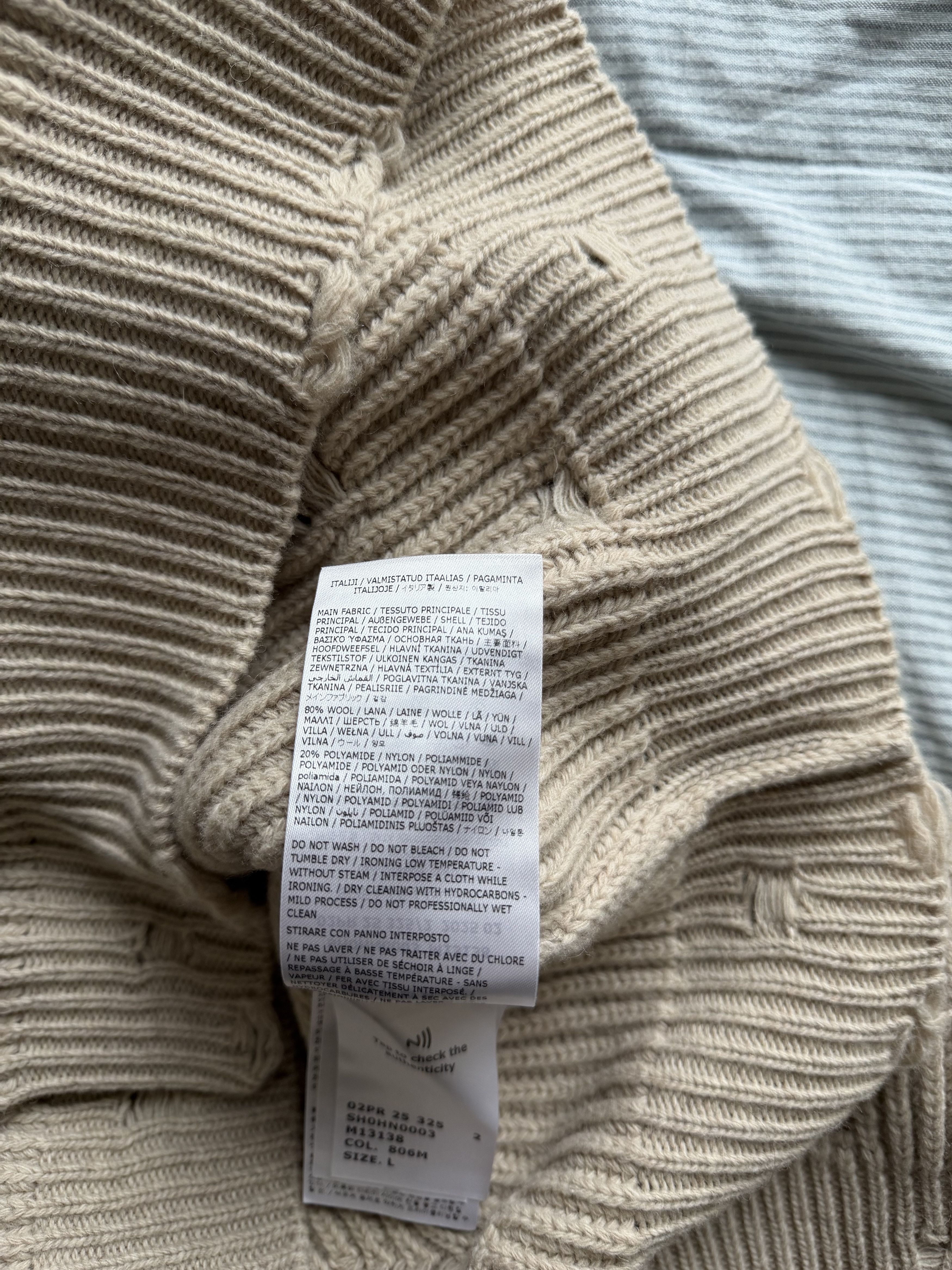 MM6 MM6 Maison Margiela Distressed V-Neck Sweater in Beige Size US L / EU 52-54 / 3 - 11 Thumbnail