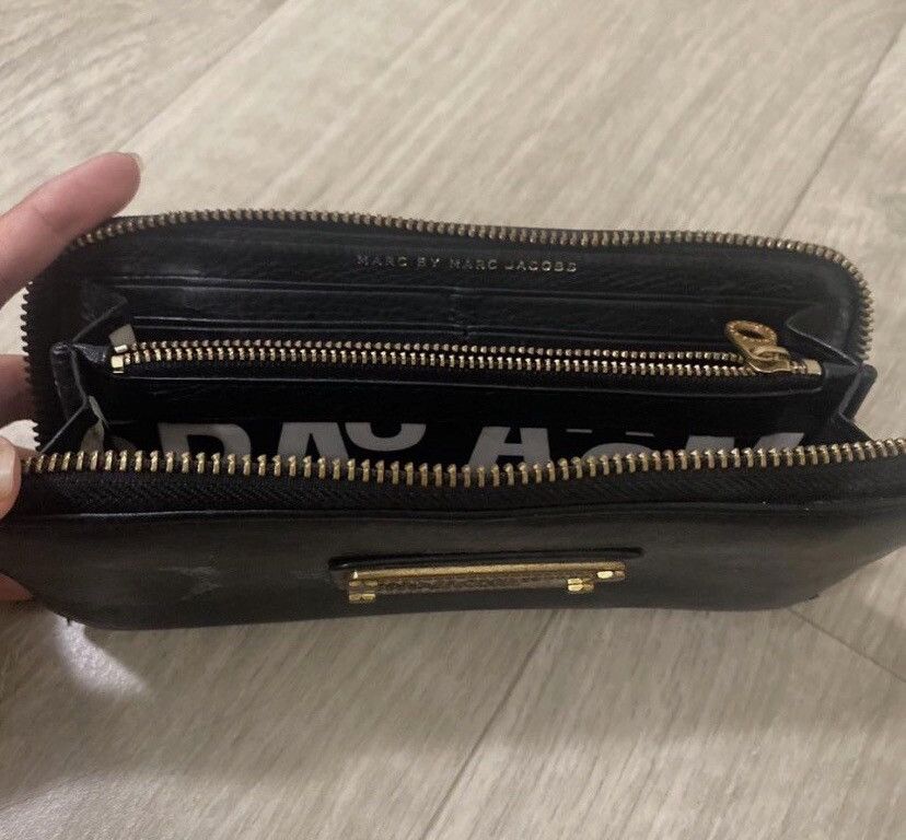 Marc by Marc Jacobs Marc By Marc Jacobs Wallet Black Zip Coin Purse Size ONE SIZE - 3 Thumbnail