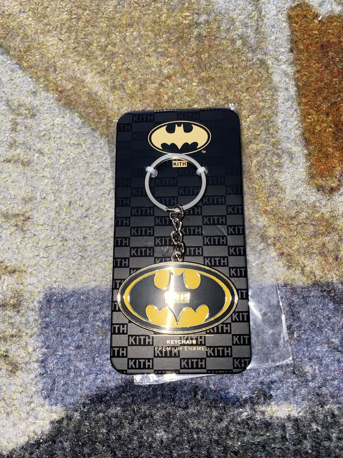 DC Comics Kith x Batman Symbol 1989 Keychain Size ONE SIZE - 3 Thumbnail