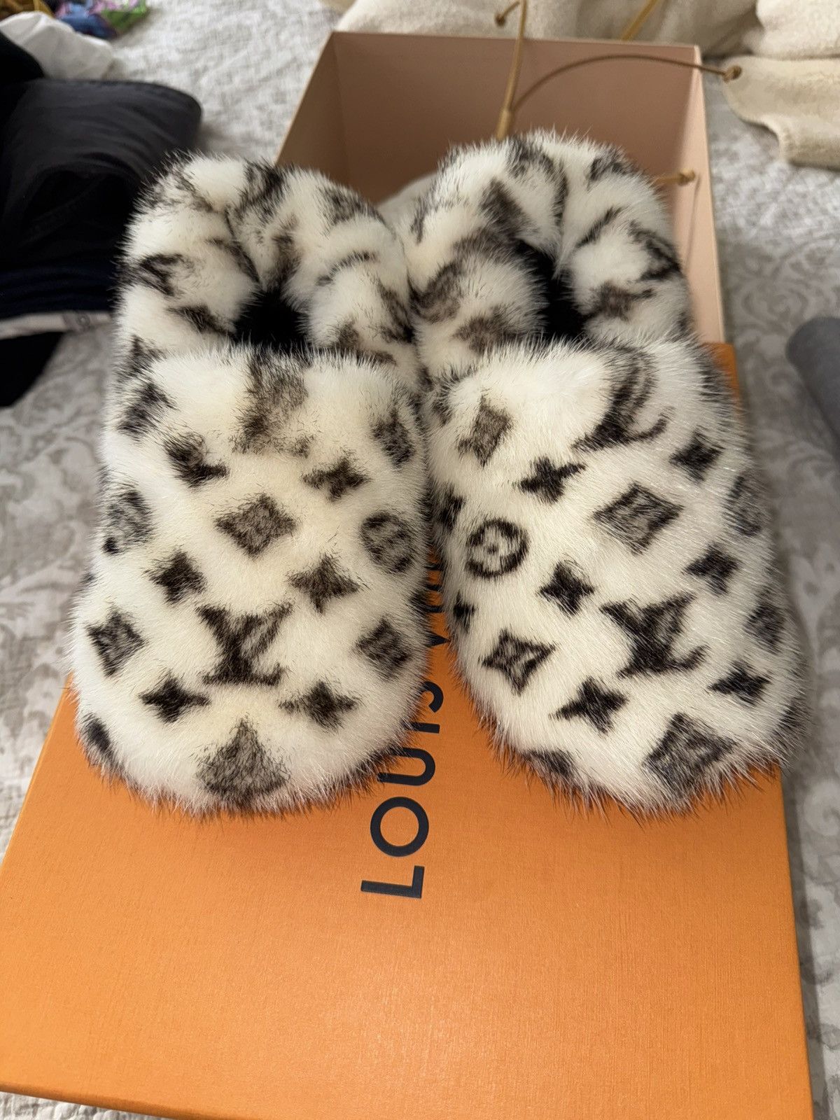 Louis Vuitton Louis Vuitton Mink Flats Size US 9 / IT 39 - 9 Thumbnail