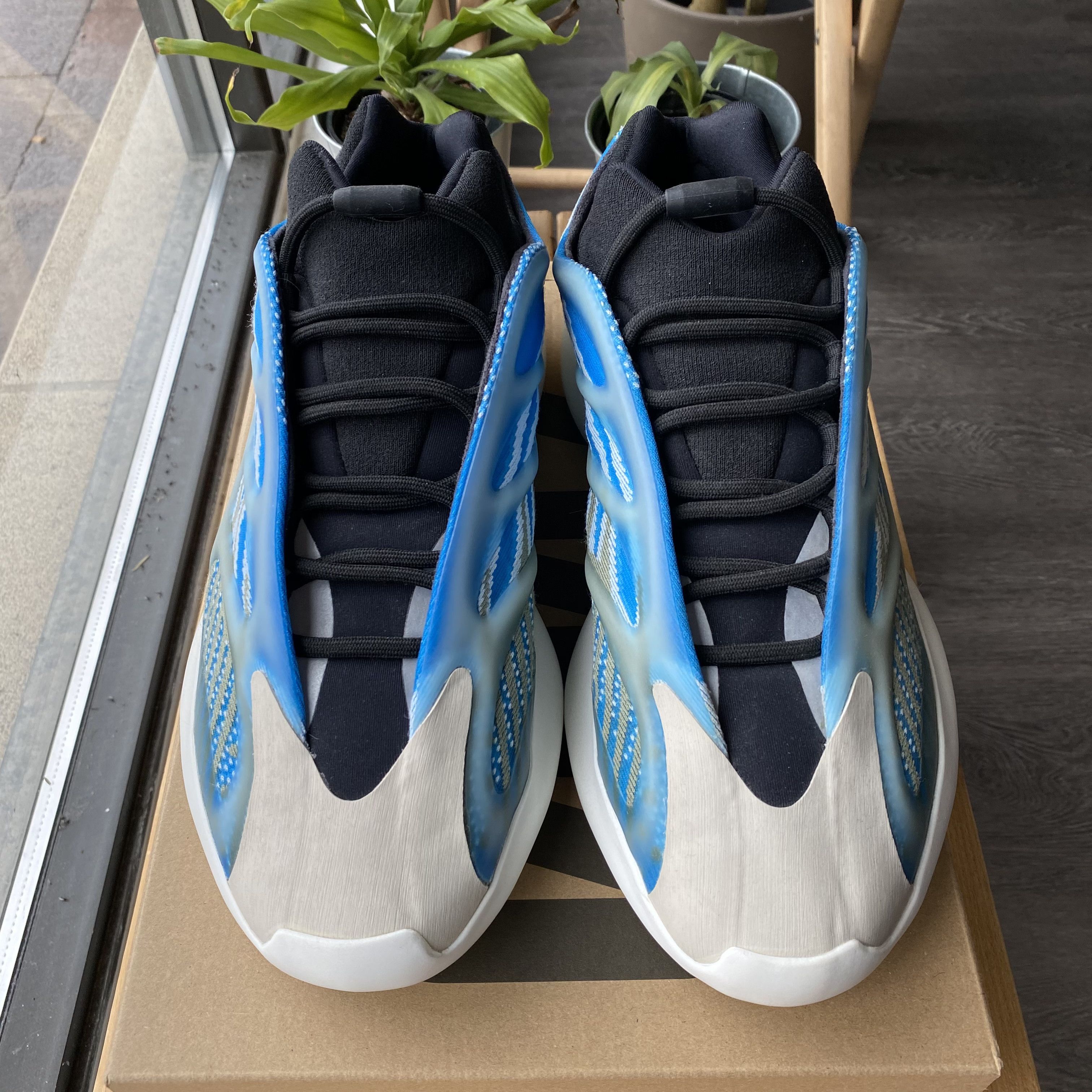 Adidas × Kanye West Yeezy 700 V3 Size US 11 / EU 44 - 2 Thumbnail