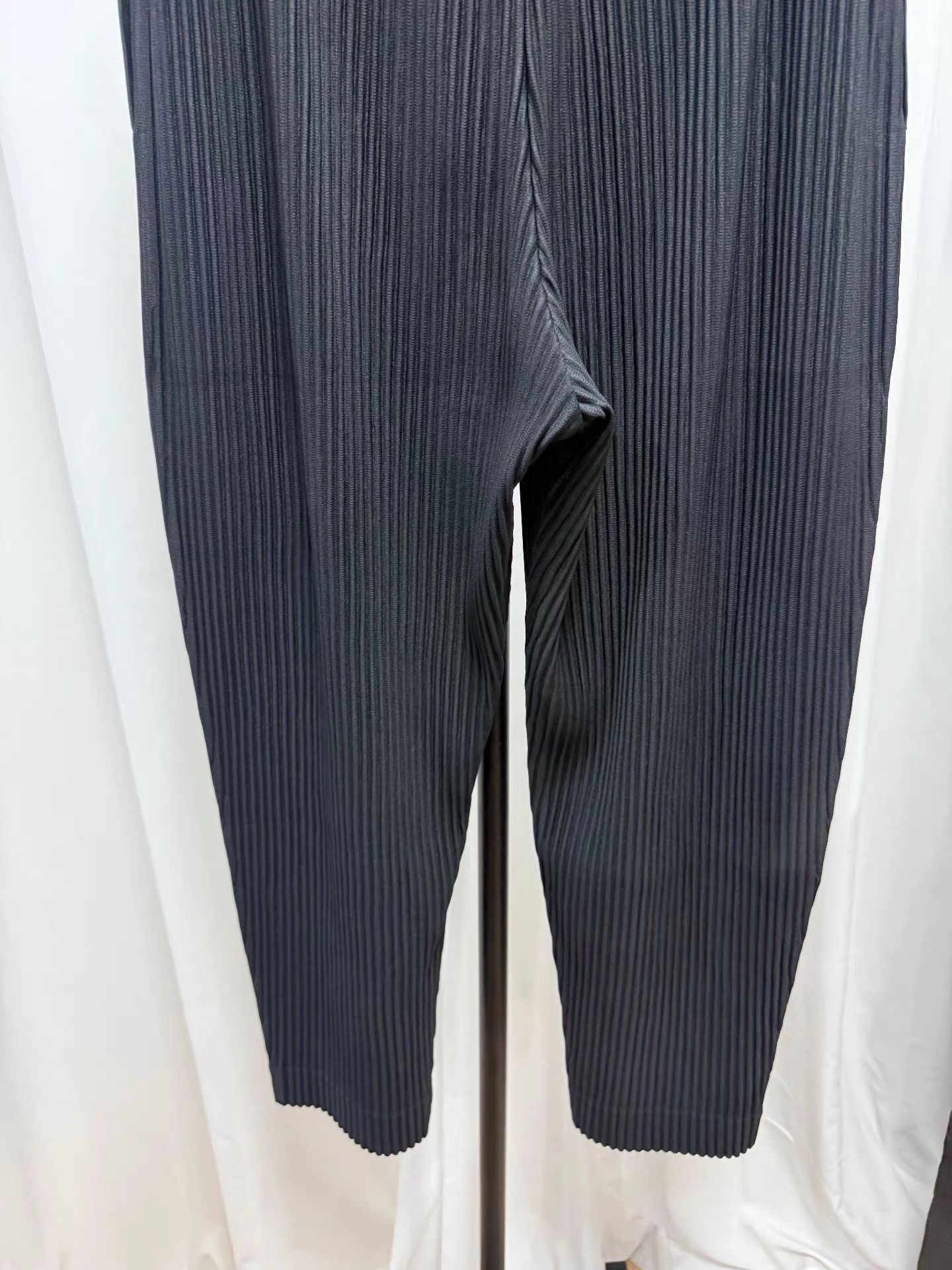 Issey Miyake Issey Miyake Homme Plissé JF103 Tapered Trousers K20 Size US 33 - 6 Thumbnail