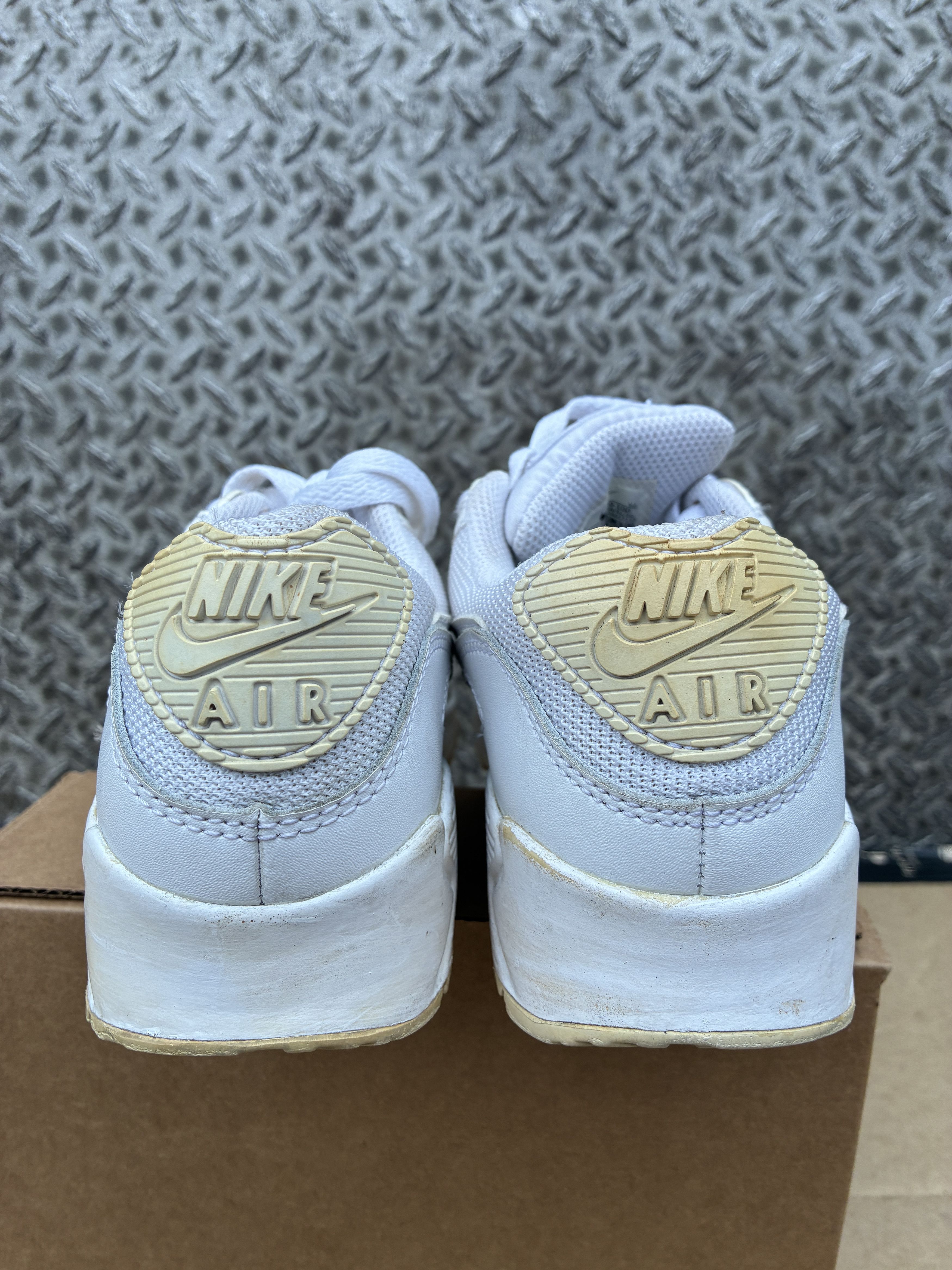 Nike Nike Womens Air Max 90 'Triple White' (CQ2560-100), Size: 9 Size US 9 / IT 39 - 3 Thumbnail