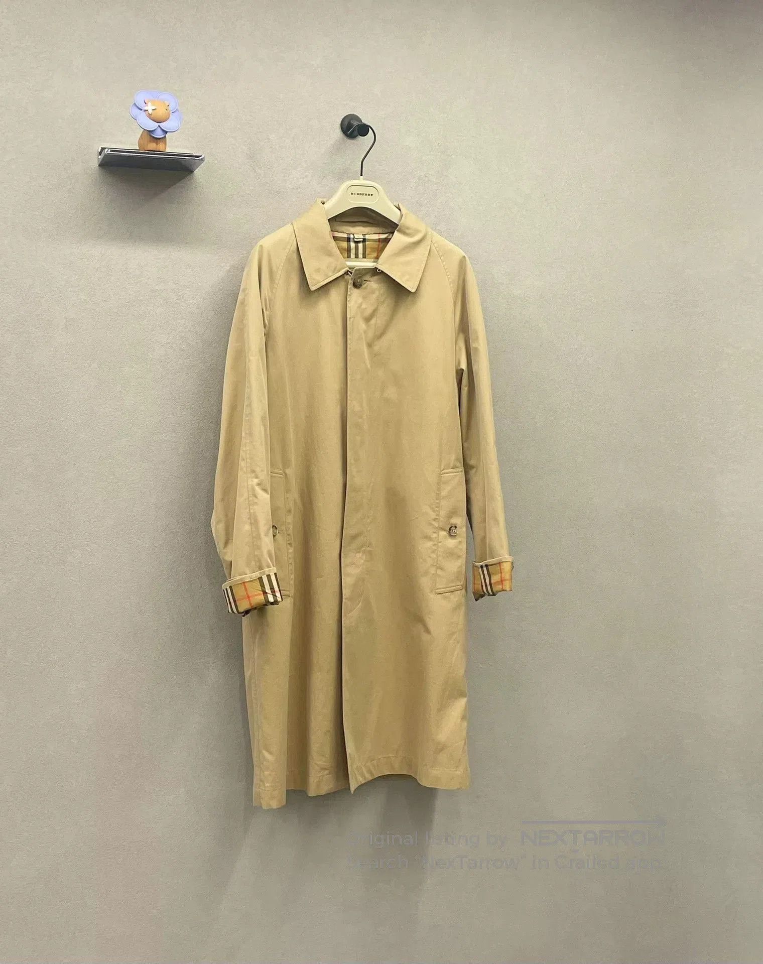 Burberry Burberry Beige Classic Mid. Size US M / EU 48-50 / 2 - 3 Thumbnail