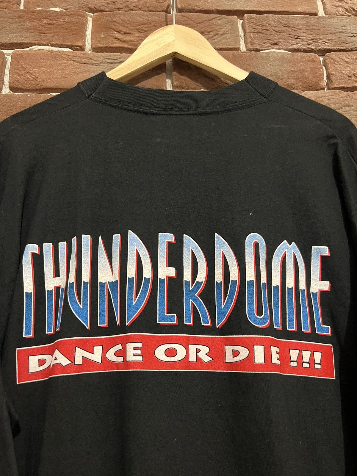 Band Tees Rare Vintage 1997 Thunderdome Wizard Gabber Band Tshirt 90s Size US XL / EU 56 / 4 - 4 Thumbnail