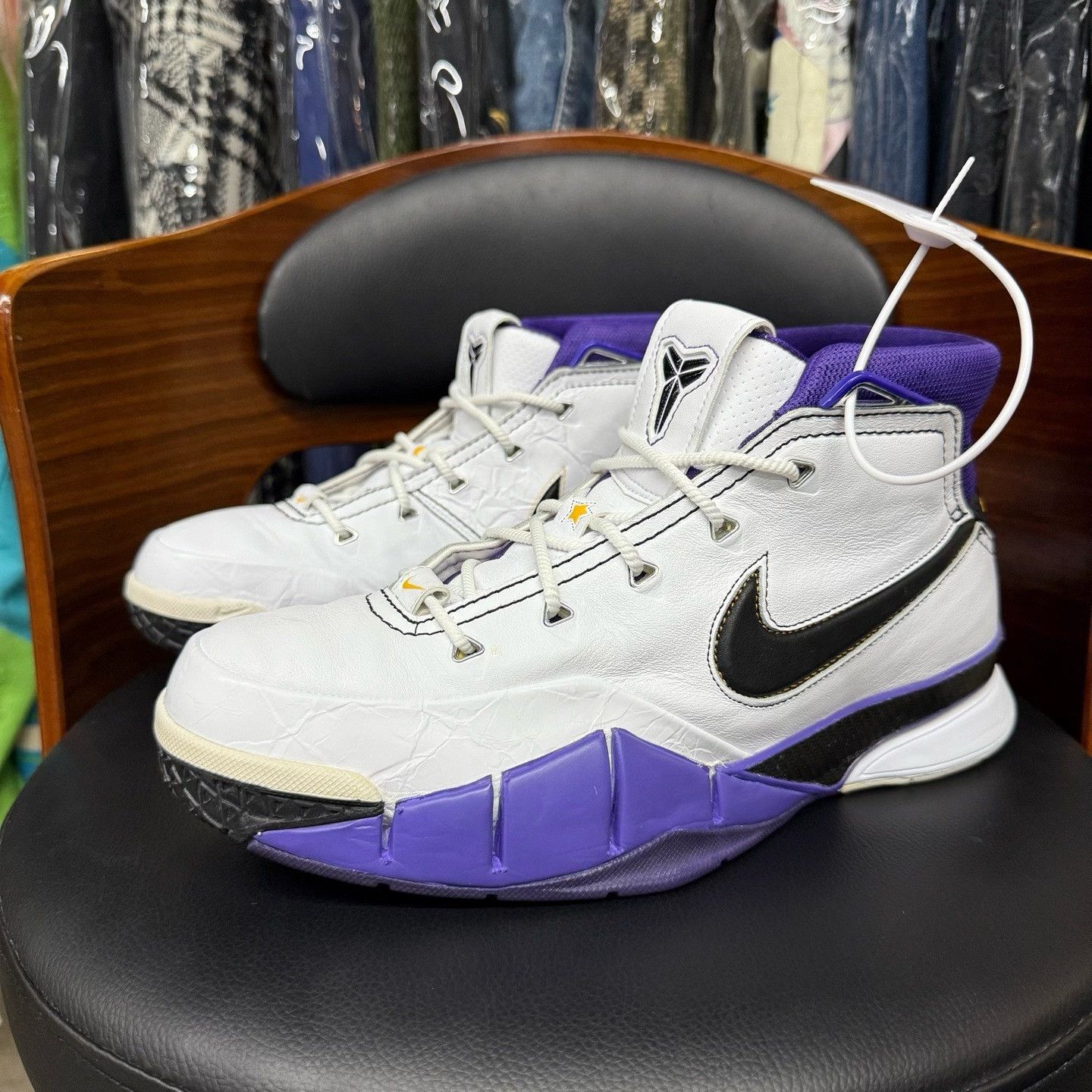 Nike Nike KOBE1 White Lowtop Sneakers 43 Men Size US 10 / EU 43 - 1 Thumbnail