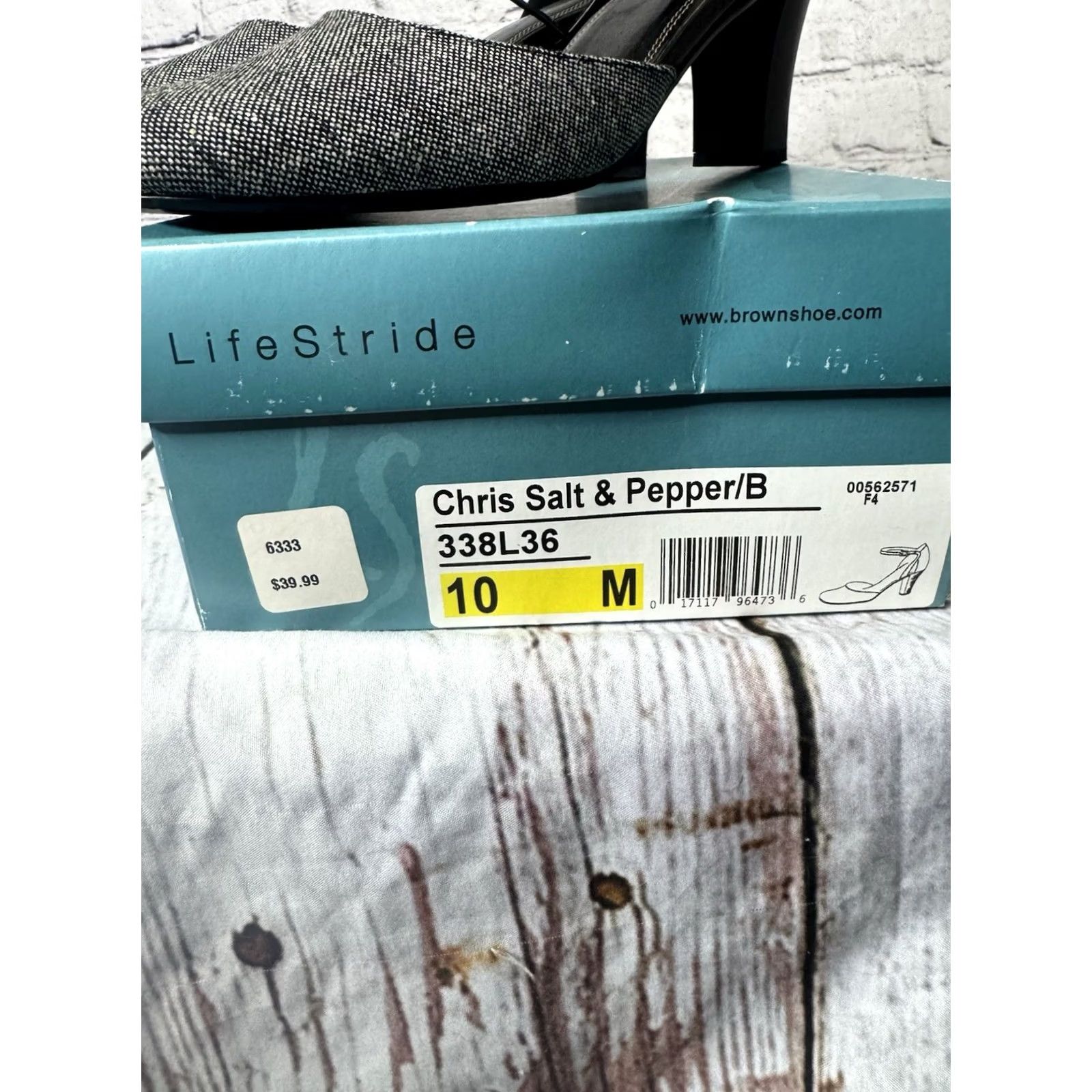 Vintage LifeStride Pepper Low Heels Size 10M Thong Sandal Woman Gray M Comfort Strappy Eureka Preppy Vintage No Size US 10 / IT 40 - 2 Thumbnail