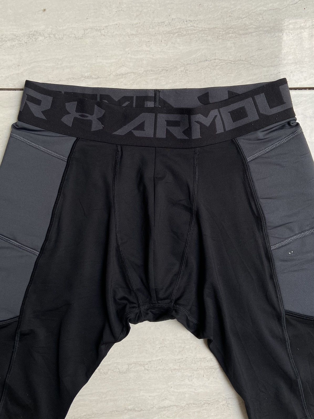 Under Armour Under Armour Heatgear Shorts Size US 26 / EU 42 - 2 Thumbnail