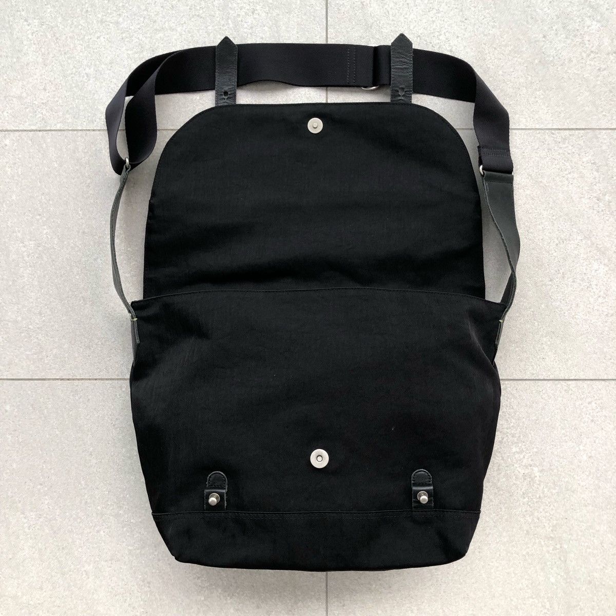 Paul Smith Authentic Paul Smith Genuine Leather Nylon Shoulder Bag Size ONE SIZE - 5 Thumbnail