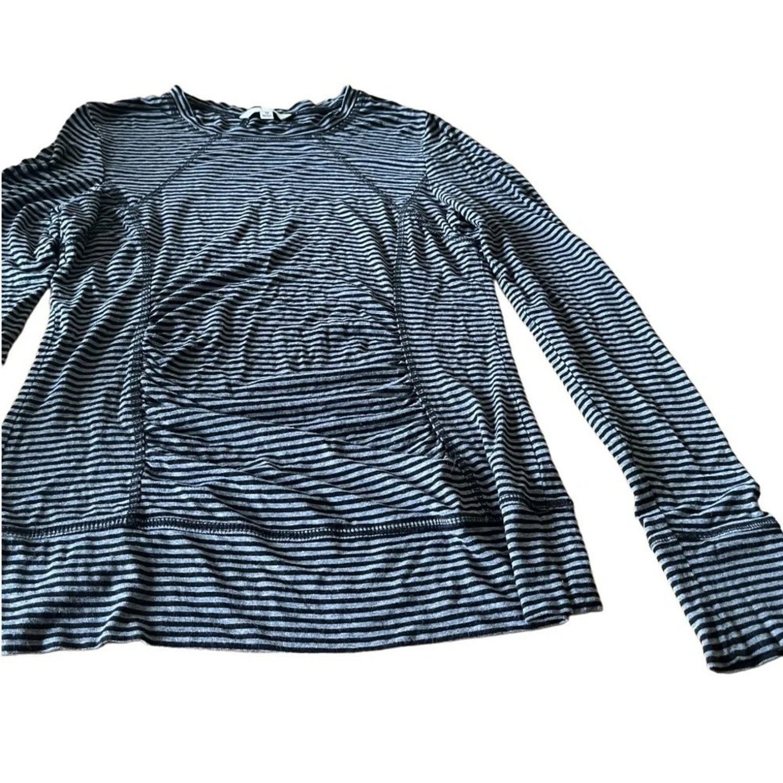 The Unbranded Brand Cabi Tech Running long sleeved pullover, size Medium. Size M / US 6-8 / IT 42-44 - 1 Thumbnail