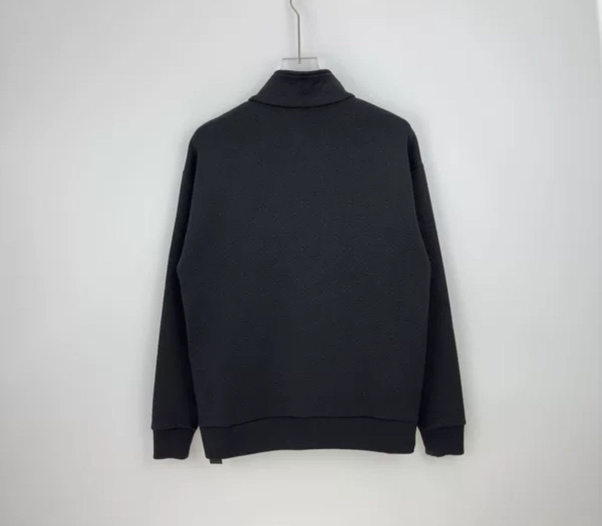 Louis Vuitton Louis Vuitton Black classic logo zipper long sleeved jacket Size US M / EU 48-50 / 2 - 4 Thumbnail