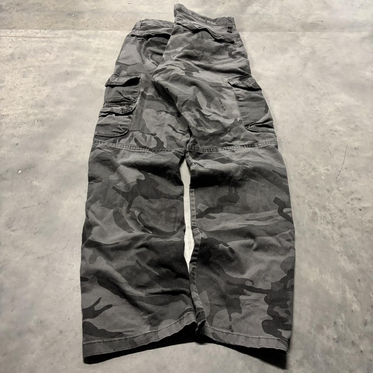 Japanese Brand × Vintage Crazy Vintage Y2K/2000s Grunge Dark Camo Skater Cargo Pants! Size US 29 - 4 Thumbnail