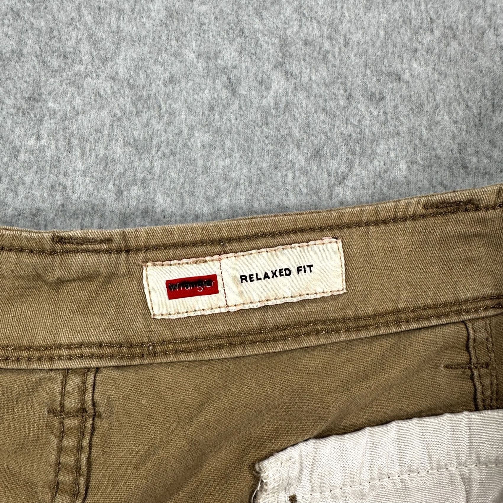 Wrangler VINTAGE Wrangler Authentic Cargo Shorts Brown Men's 42 Flat Front Relaxed Fit Brown Cargo Shorts Men 42 Inseam 9 Brown Wrangler Cargo Short Mens Size US 42 / EU 58 - 5 Thumbnail