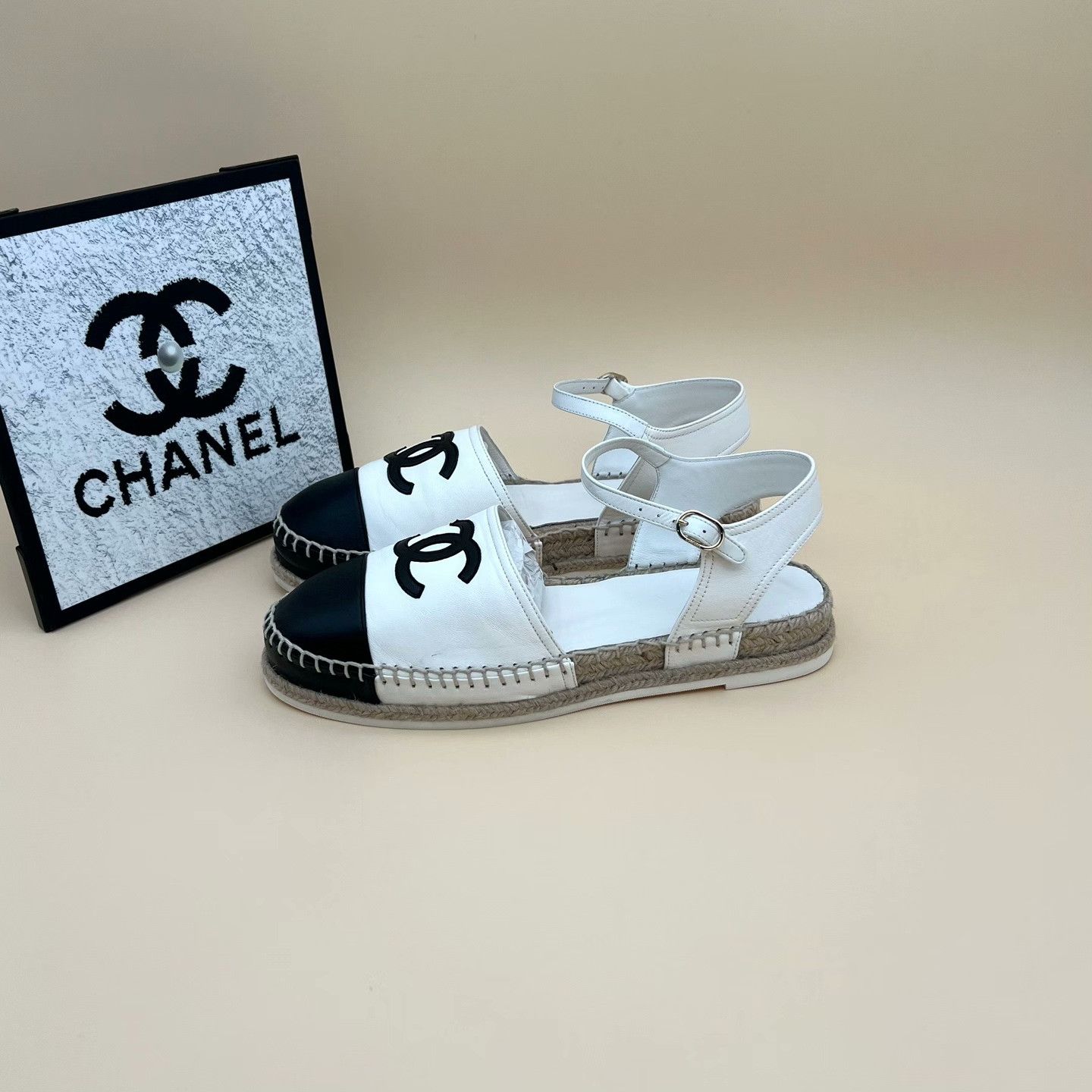Chanel Chanel Retro Sandals us_9 Women Size US 9 / IT 39 - 1 Thumbnail