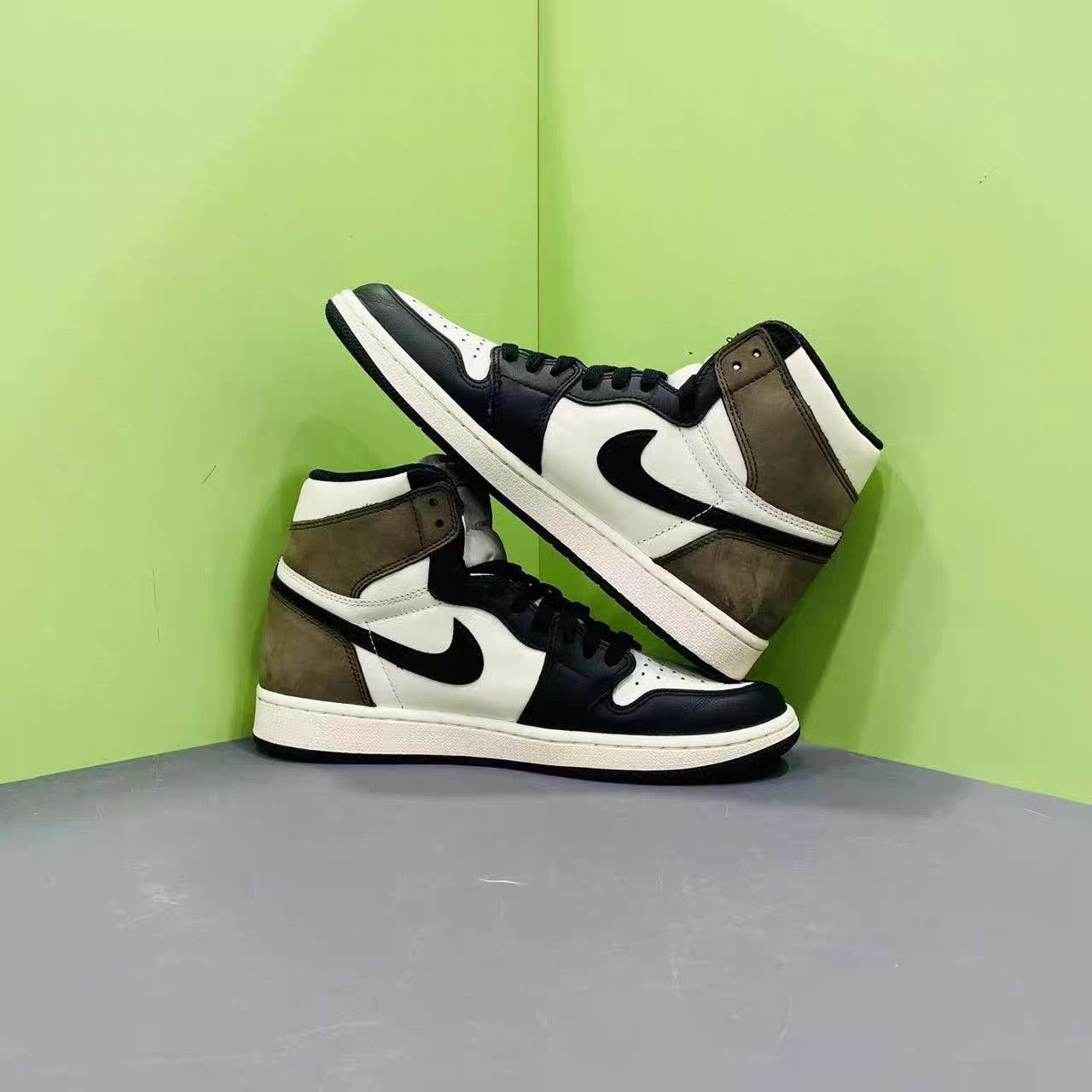 Nike AJ1 Mocha Basketball Shoes K15 Size US 10 / EU 43 - 5 Thumbnail