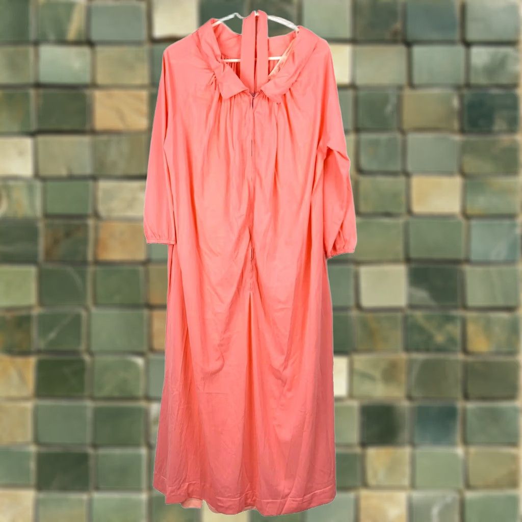 Vintage VINTAGE Miss Elaine Peach Pink Front Zip Nightgown Robe Style 773 Medium Size ONE SIZE - 1 Thumbnail