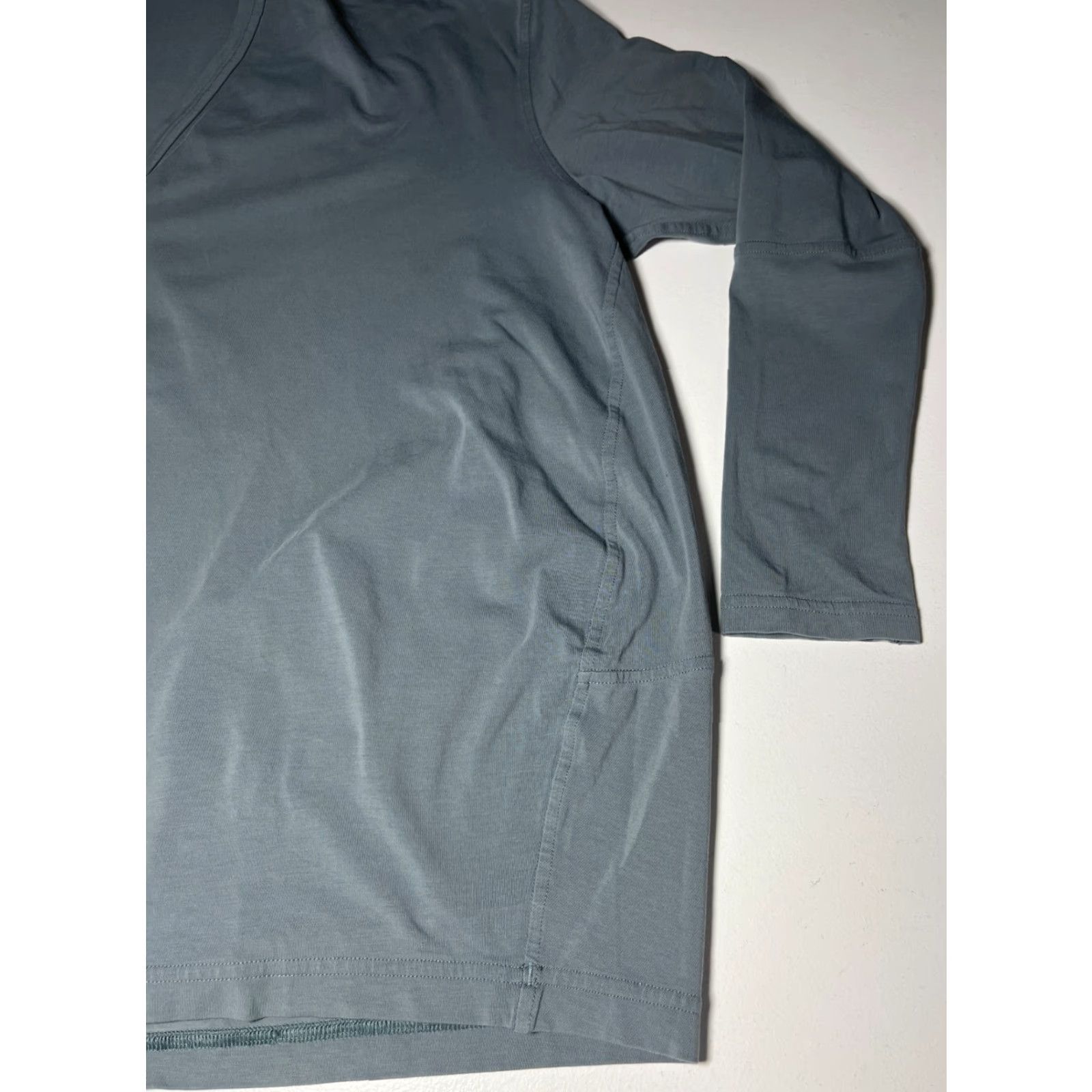 Lululemon VINTAGE Women's Lululemon Back In Action V-Neck Long-Sleeve Shirt L gray City Athleisure Shirts Womens Size L / US 10 / IT 46 - 7 Thumbnail