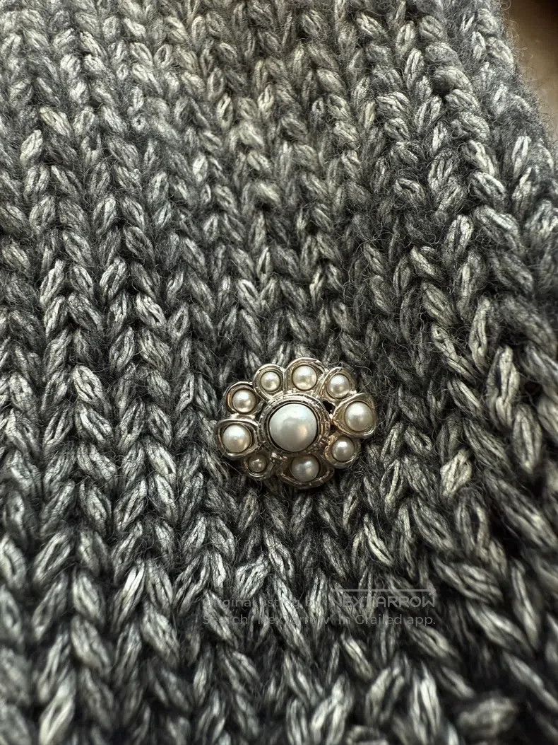 Chanel Chanel 24k bow brooch sweater Size XS / US 0-2 / IT 36-38 - 2 Thumbnail
