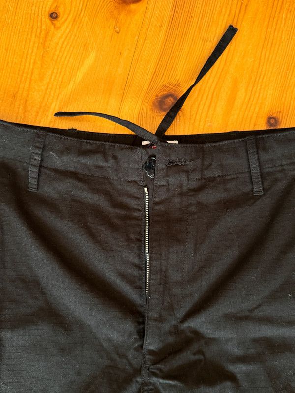 Kenzo Pantalon cargo noir Kenzo - détail bouton fleur Size US 34 / EU 50 - 5 Thumbnail