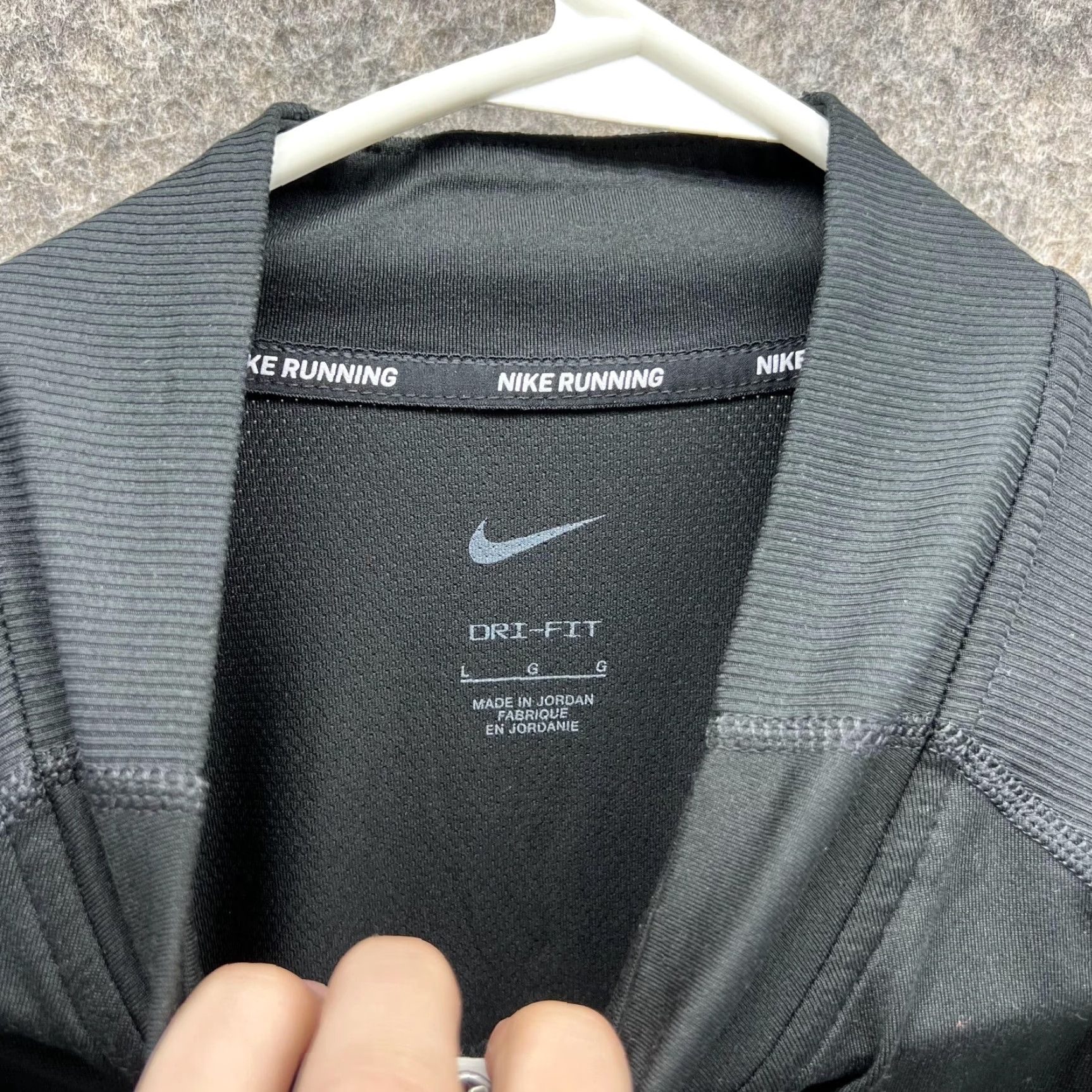 Nike VINTAGE Nike Sweatshirt Men Large Adult Black Athletic Running Dri Fit Polyester Swoosh Size US L / EU 52-54 / 3 - 4 Thumbnail