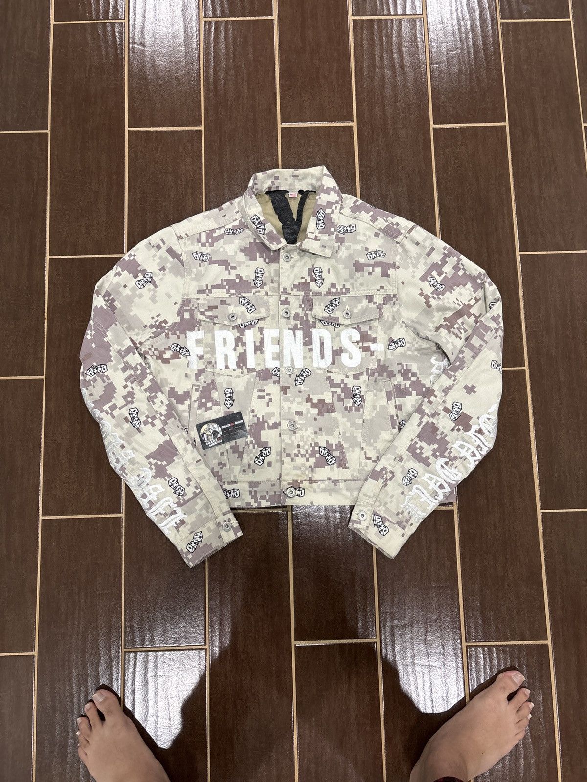 Vlone WORN 5x Vlone Friends Dice Digi Camo Denim Jacket Size Large Size US L / EU 52-54 / 3 - 1 Thumbnail